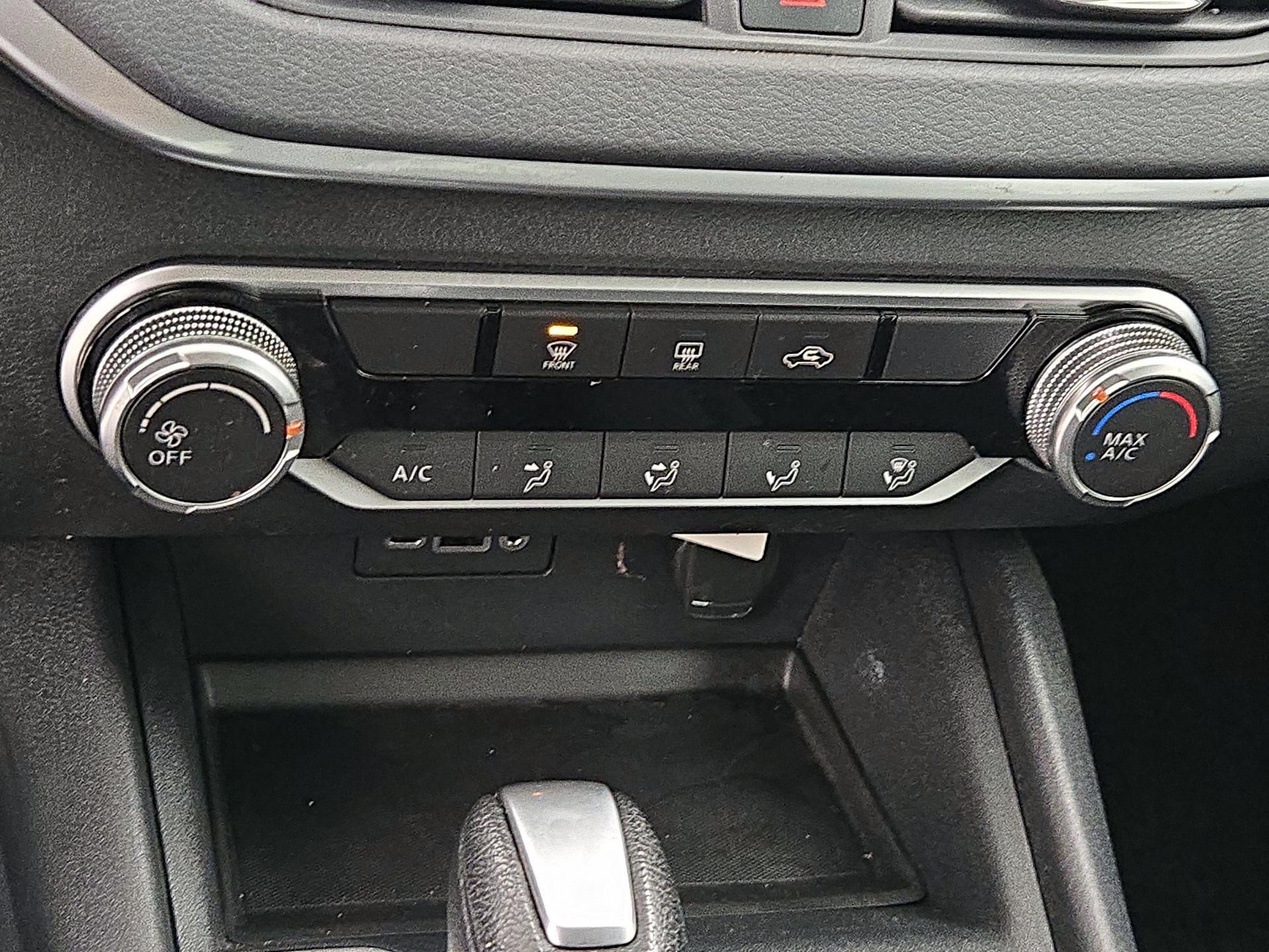 Thumbnail: 2019 Nissan Altima - 16