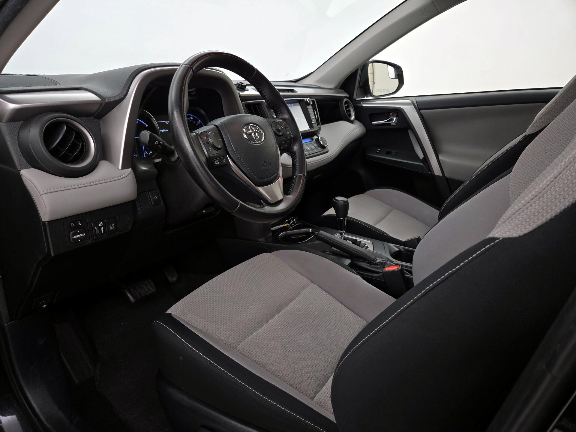 Thumbnail: 2017 Toyota RAV4 - 11