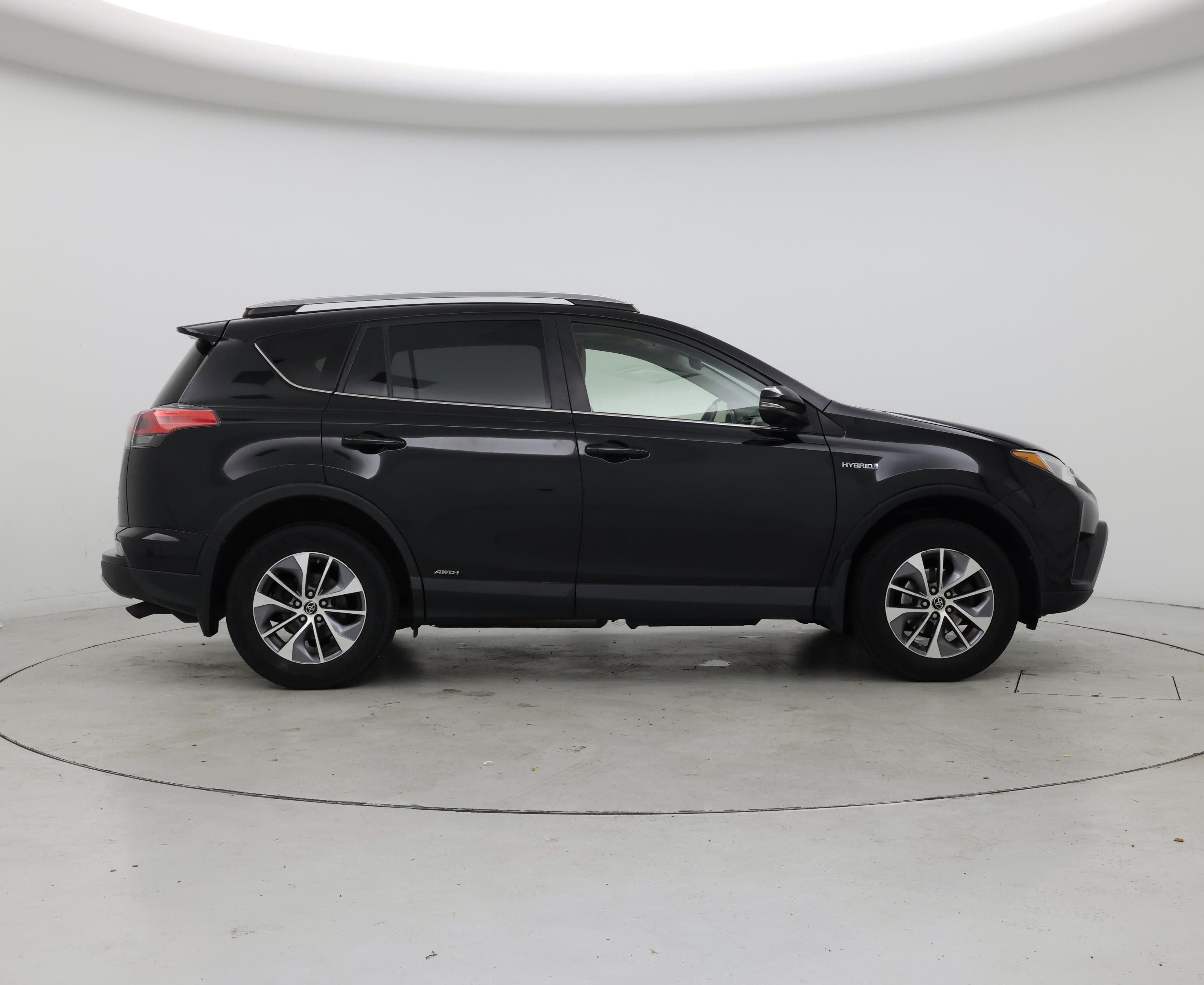 Thumbnail: 2017 Toyota RAV4 - 7