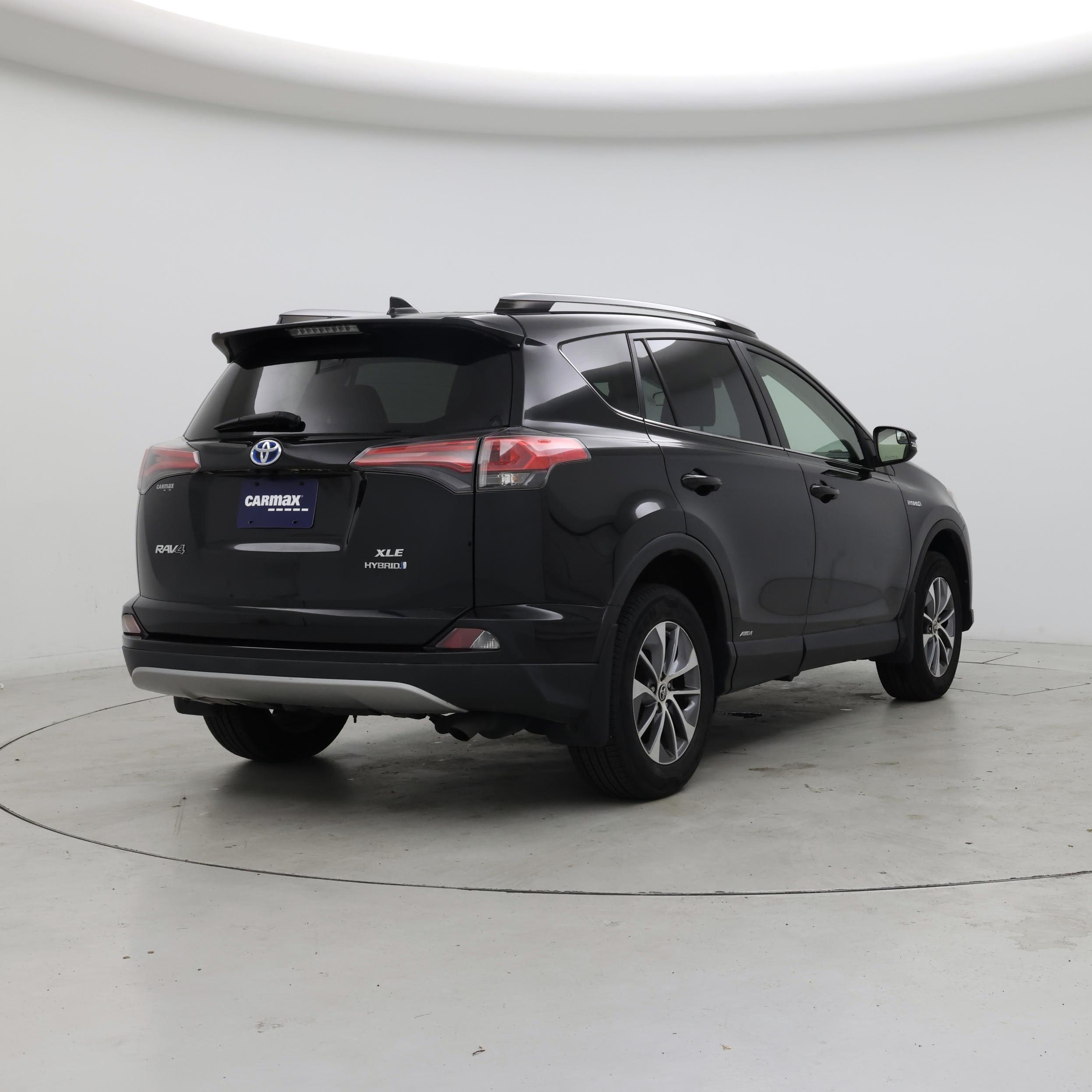Thumbnail: 2017 Toyota RAV4 - 8