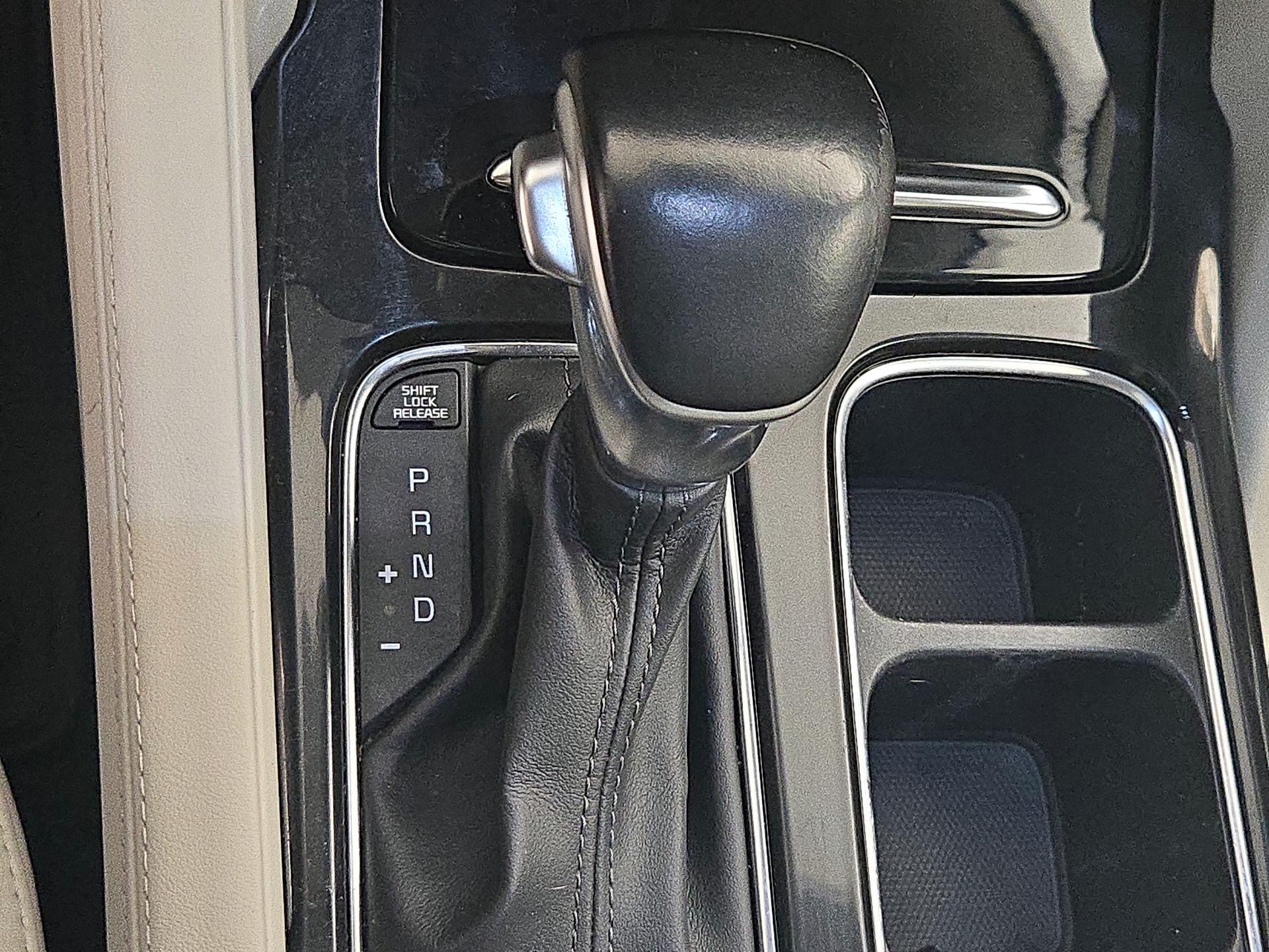 Thumbnail: 2020 Kia Telluride - 18