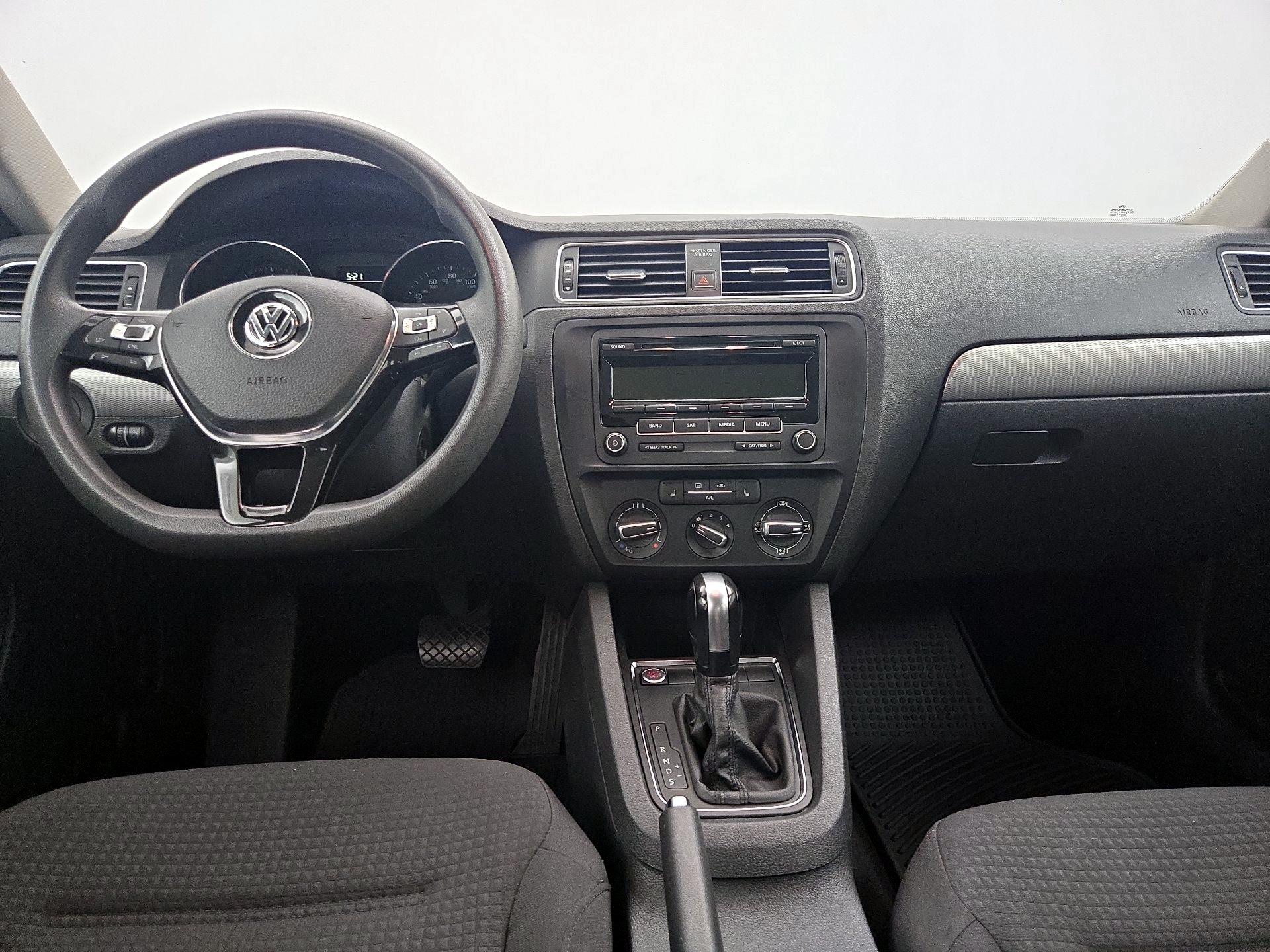 Thumbnail: 2015 Volkswagen Jetta - 9