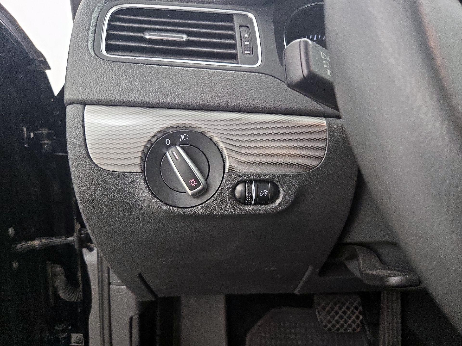 Thumbnail: 2015 Volkswagen Jetta - 13