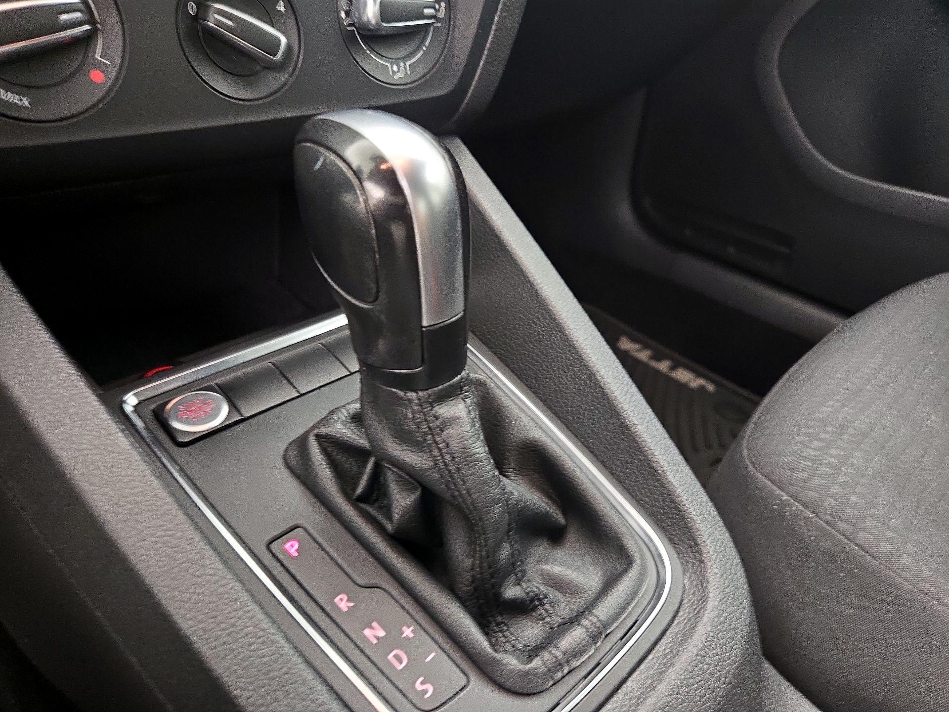 Thumbnail: 2015 Volkswagen Jetta - 16