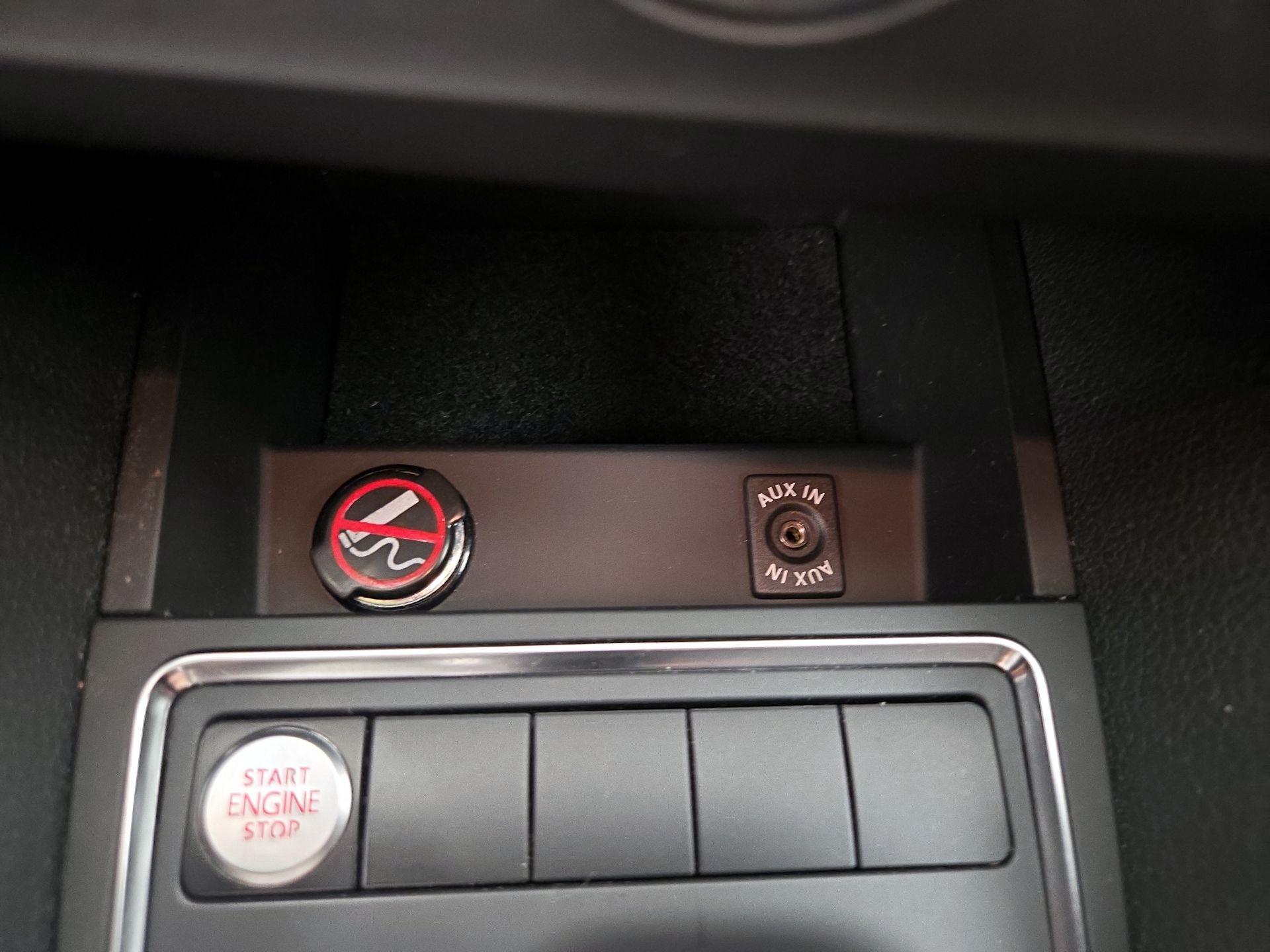 Thumbnail: 2015 Volkswagen Jetta - 17