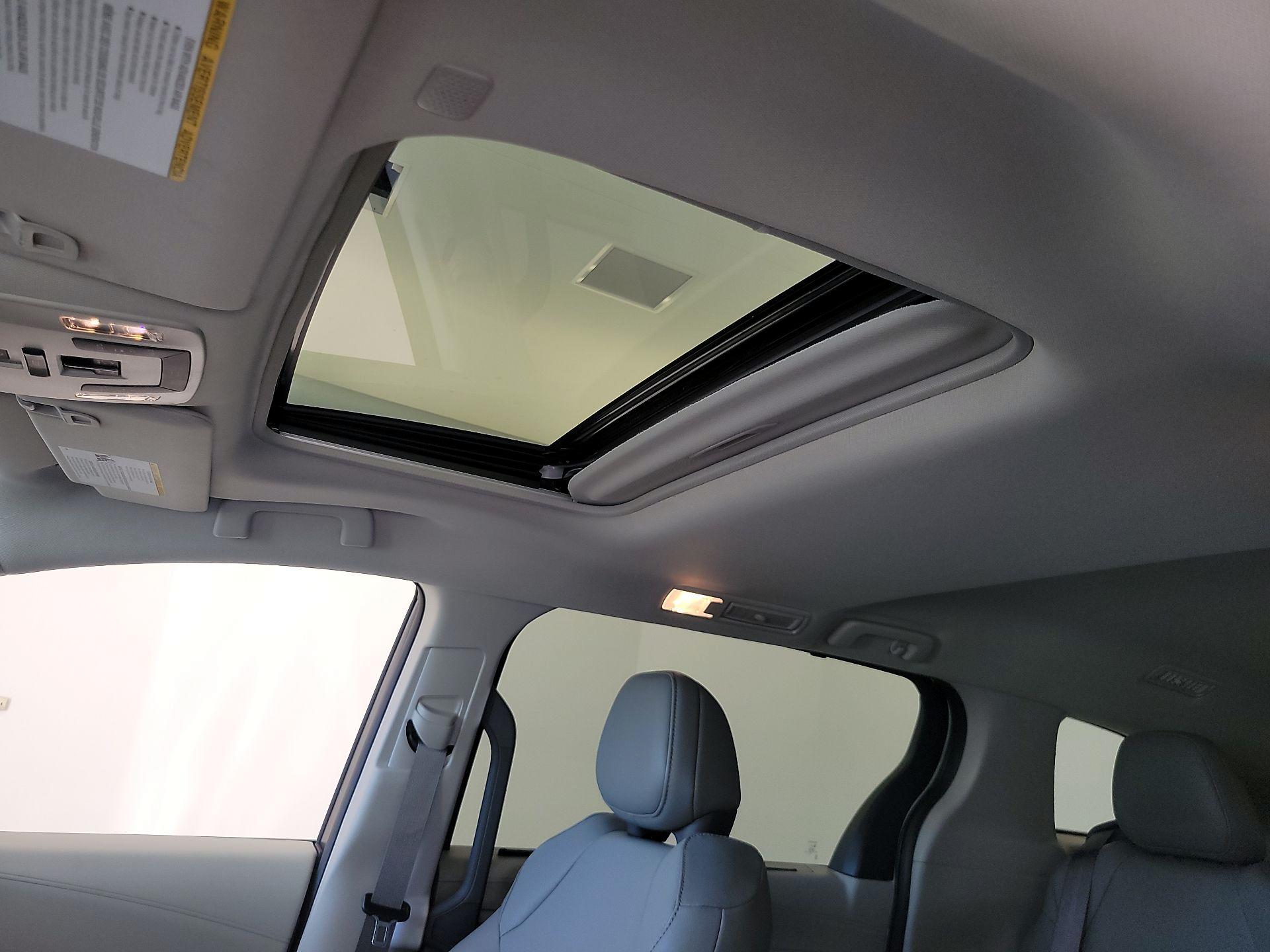 Thumbnail: 2024 Toyota Sienna - 19