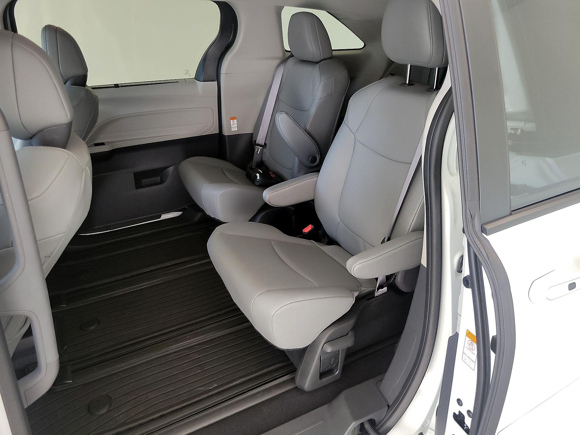 Thumbnail: 2024 Toyota Sienna - 20