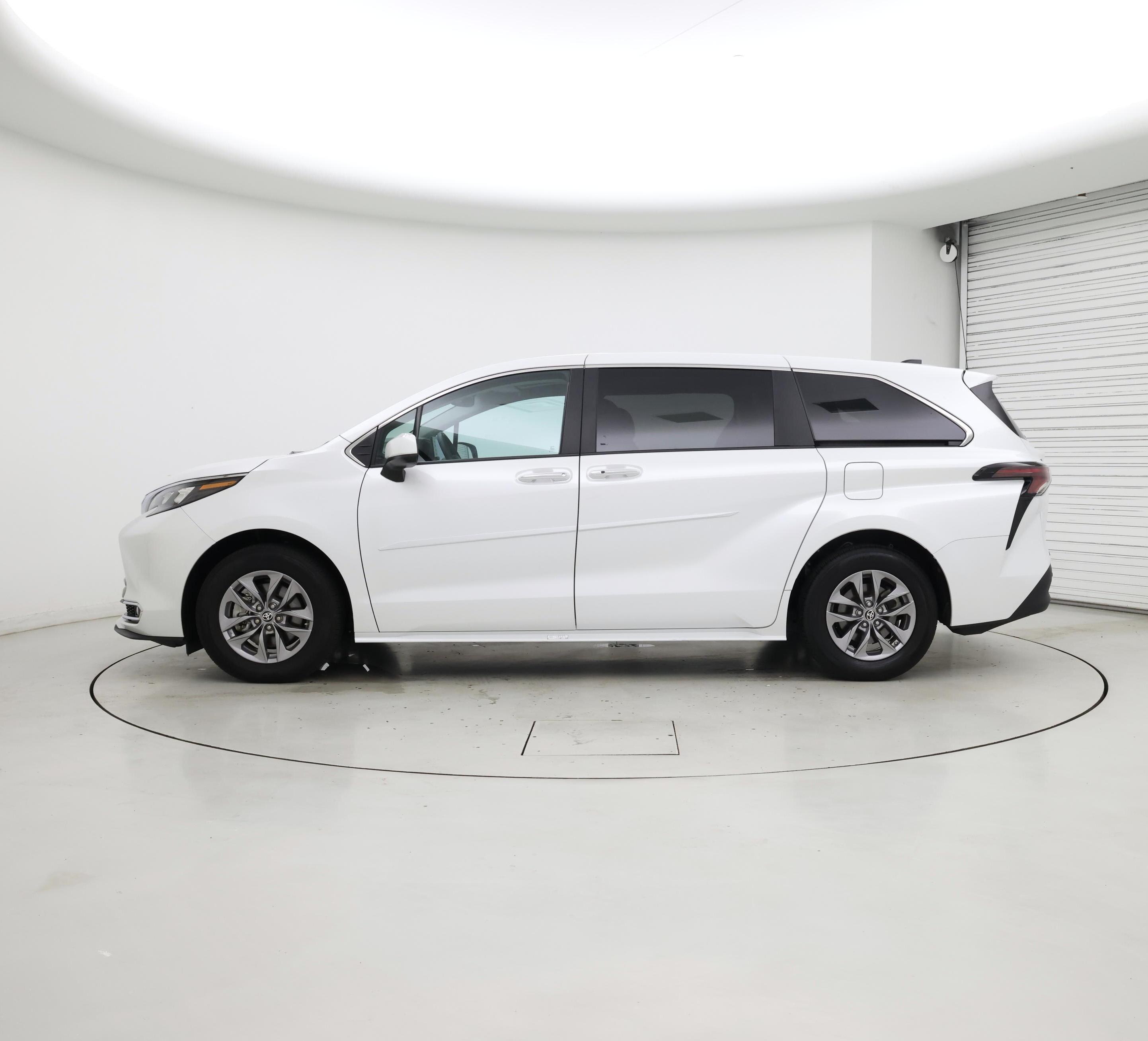 Thumbnail: 2024 Toyota Sienna - 3