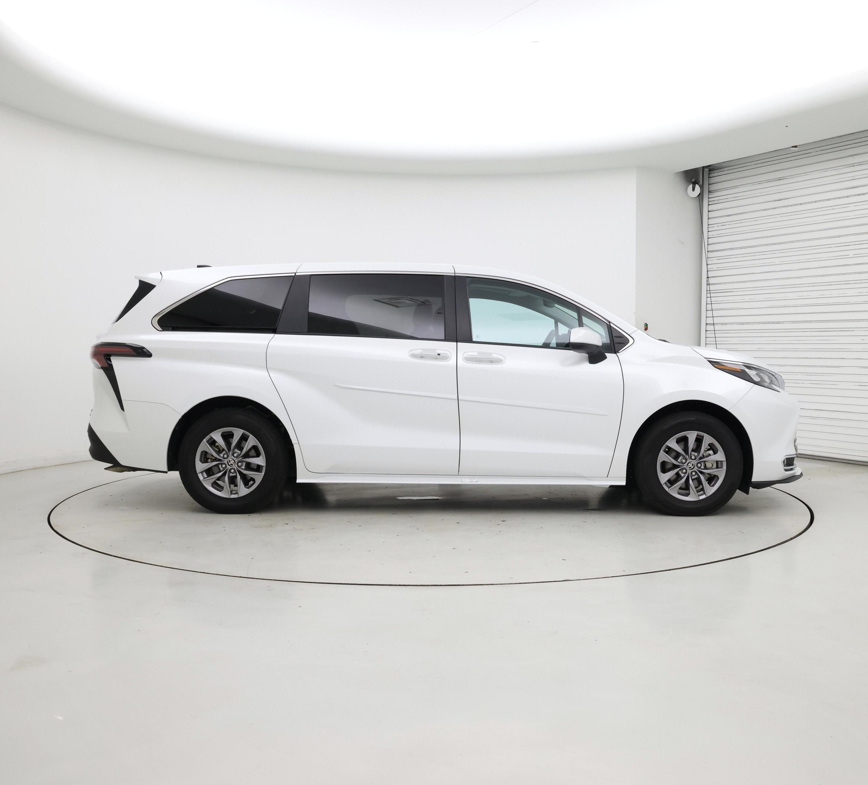 Thumbnail: 2024 Toyota Sienna - 7