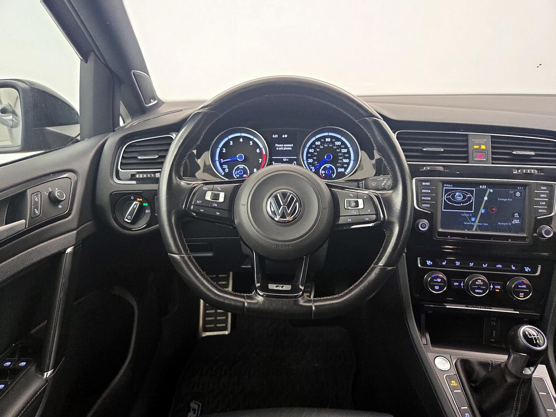 Thumbnail: 2016 Volkswagen Golf - 10