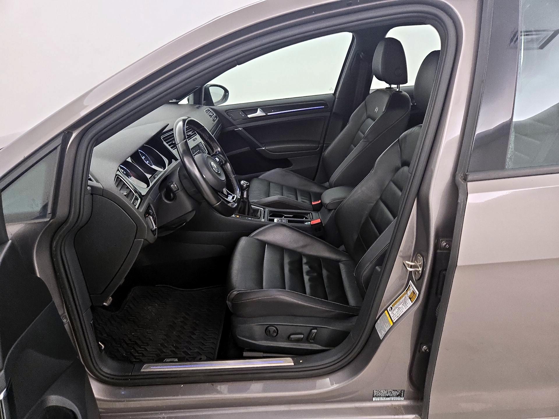 Thumbnail: 2016 Volkswagen Golf - 11