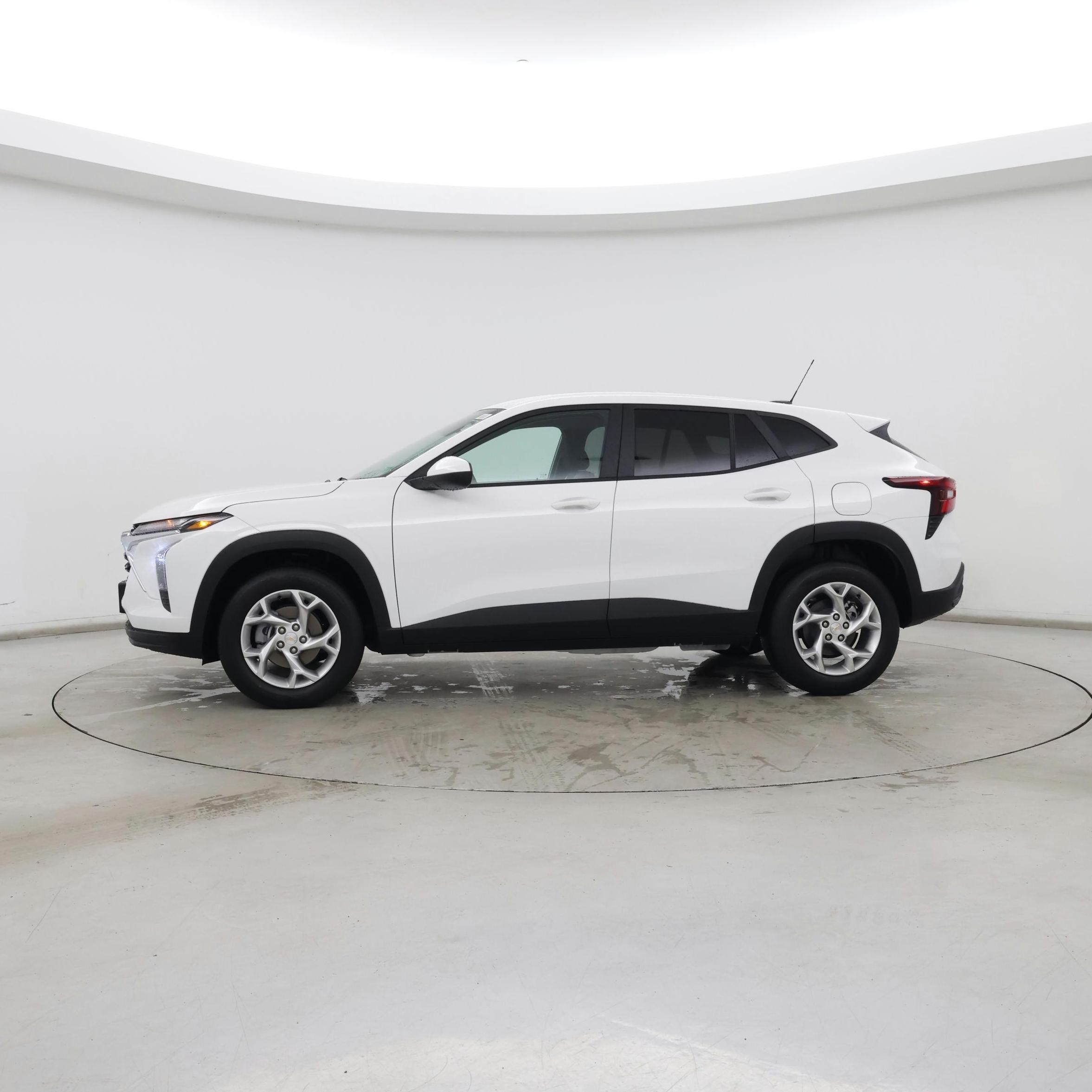 Thumbnail: 2025 Chevrolet Trax - 3
