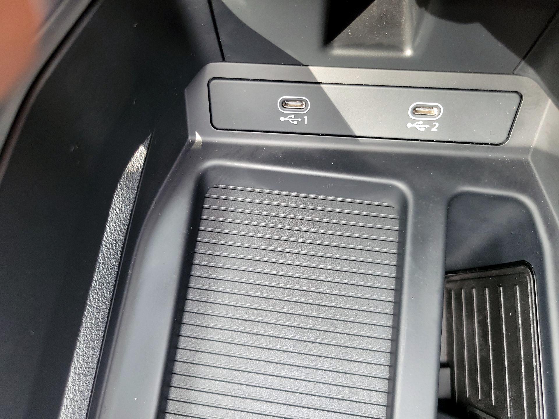 Thumbnail: 2021 Audi e-tron S - 17