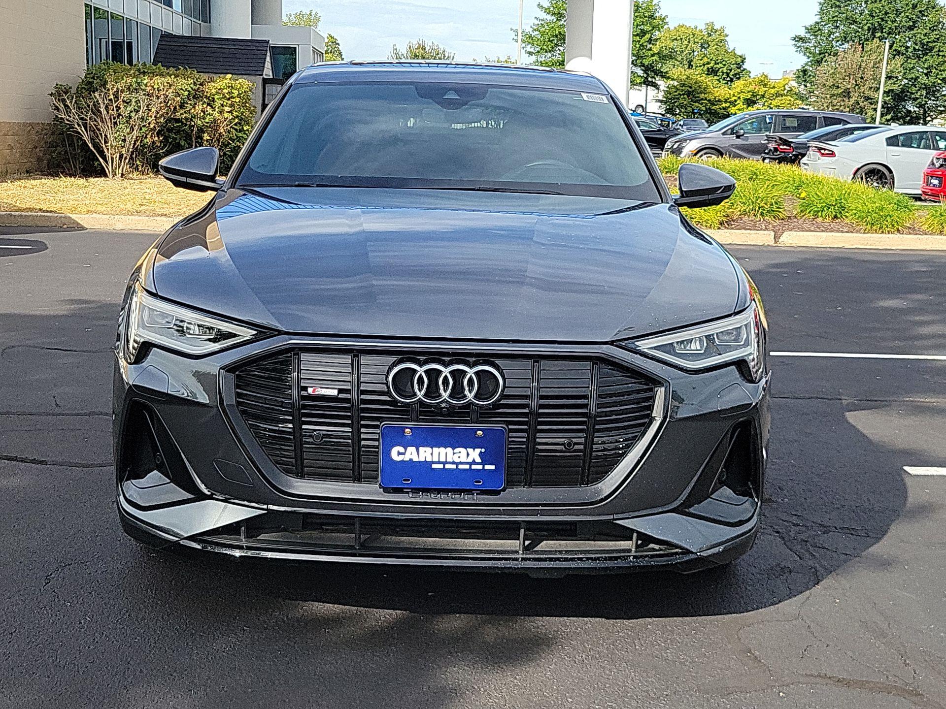 Thumbnail: 2021 Audi e-tron S - 2