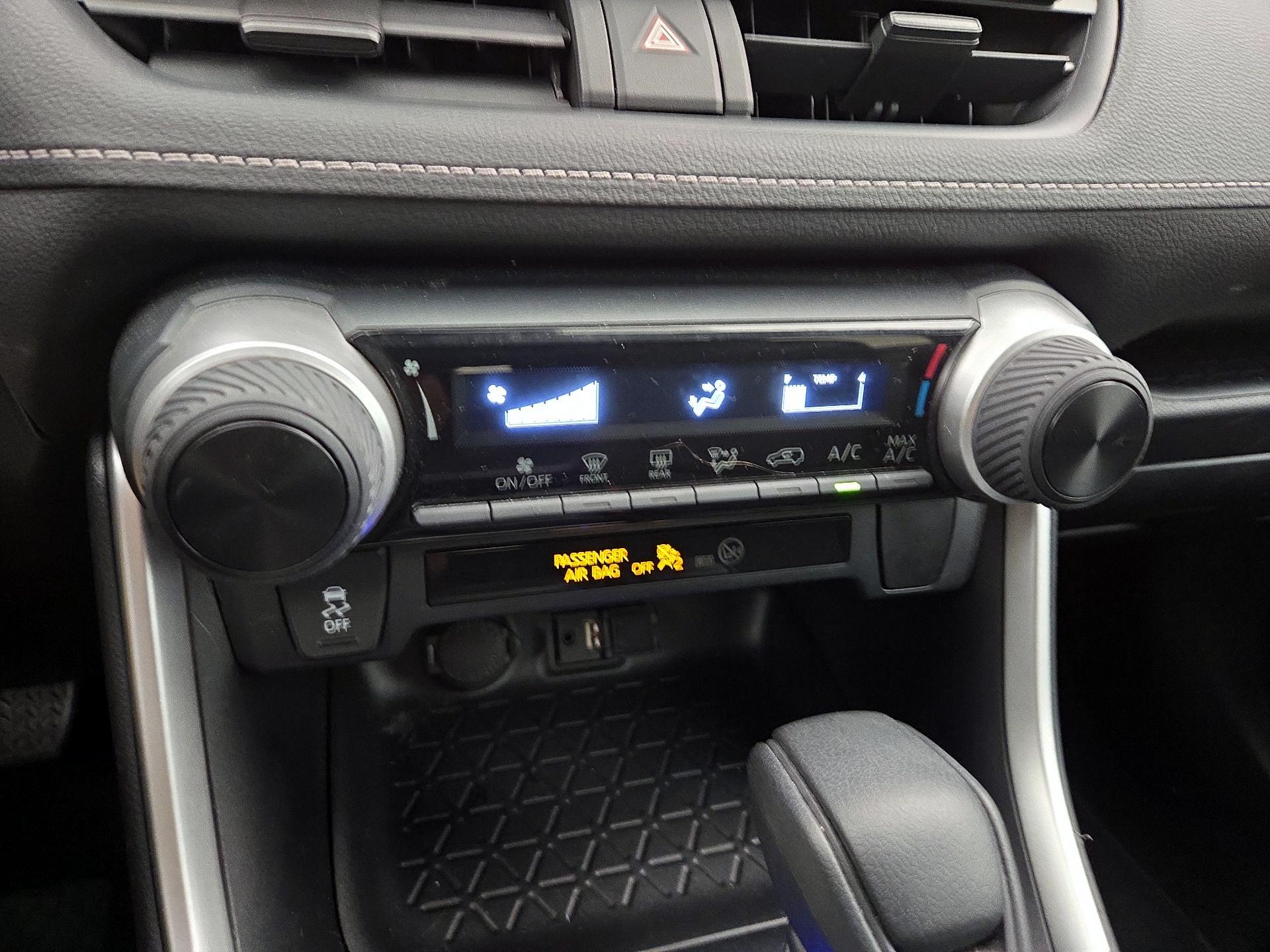 Thumbnail: 2019 Toyota RAV4 - 16