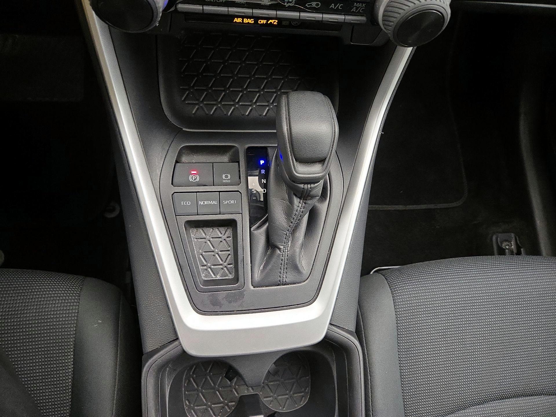 Thumbnail: 2019 Toyota RAV4 - 17