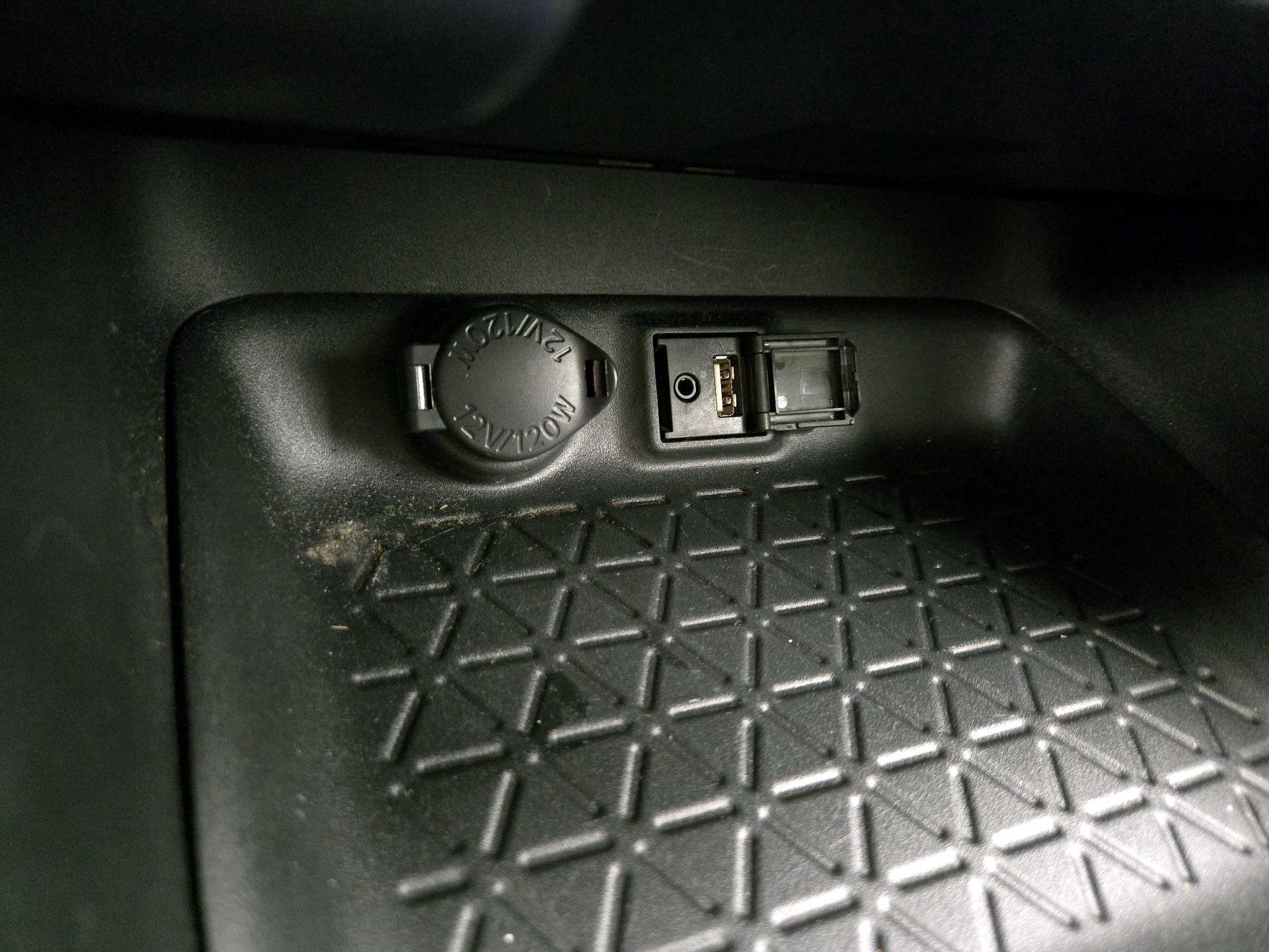 Thumbnail: 2019 Toyota RAV4 - 18