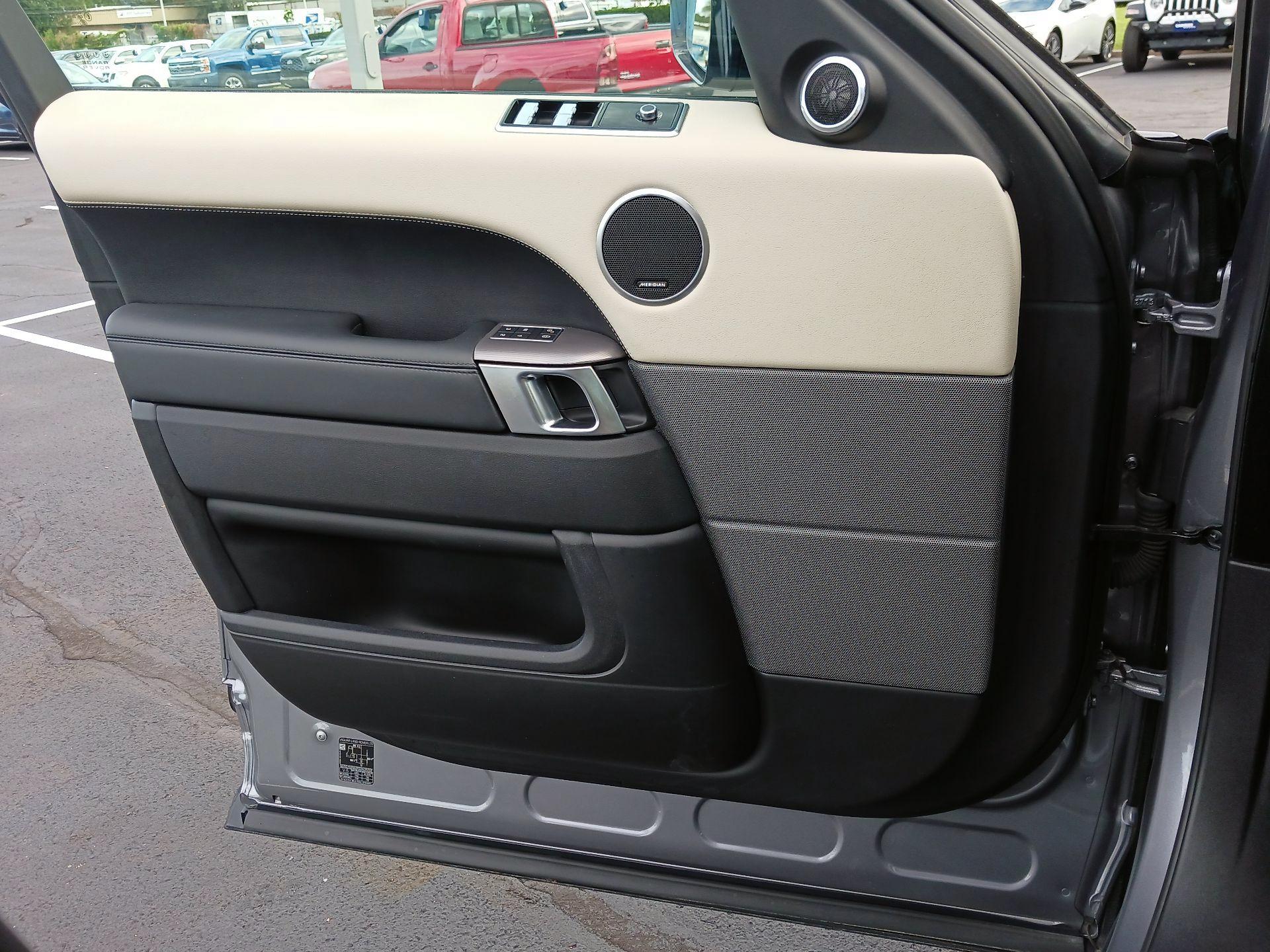 Thumbnail: 2020 Land Rover Range Rover Sport - 10