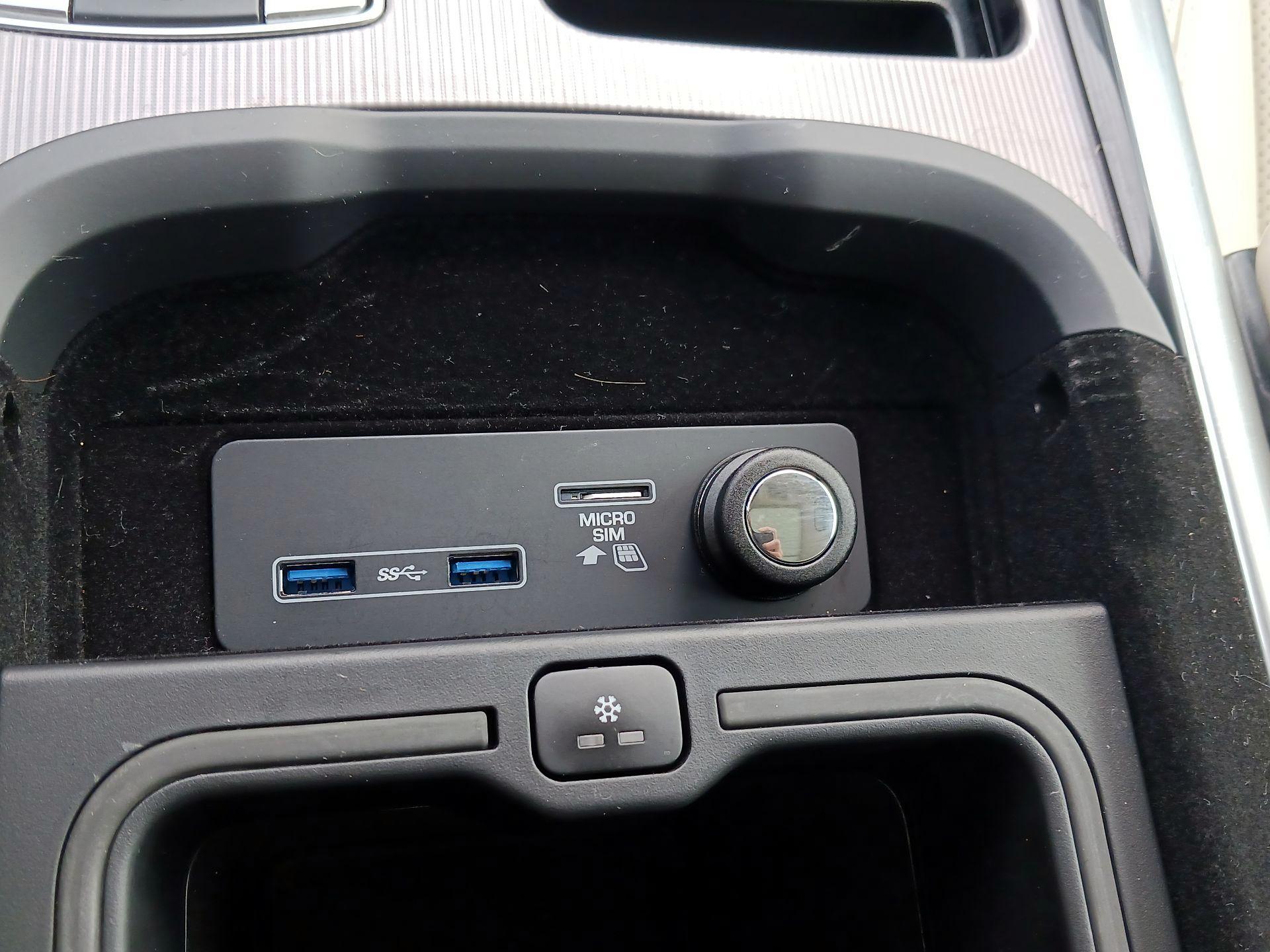 Thumbnail: 2020 Land Rover Range Rover Sport - 17