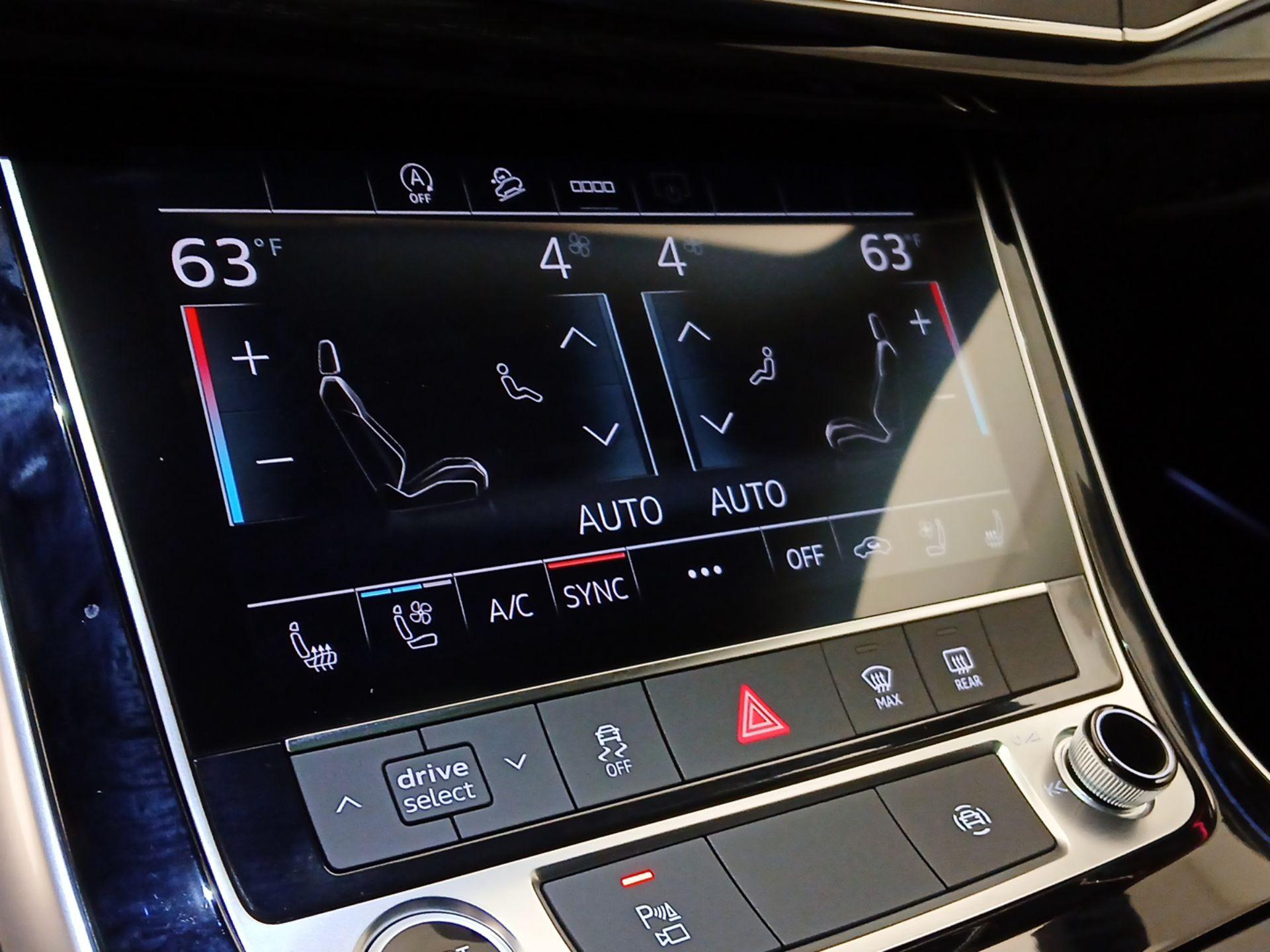 Thumbnail: 2025 Audi Q8 - 16