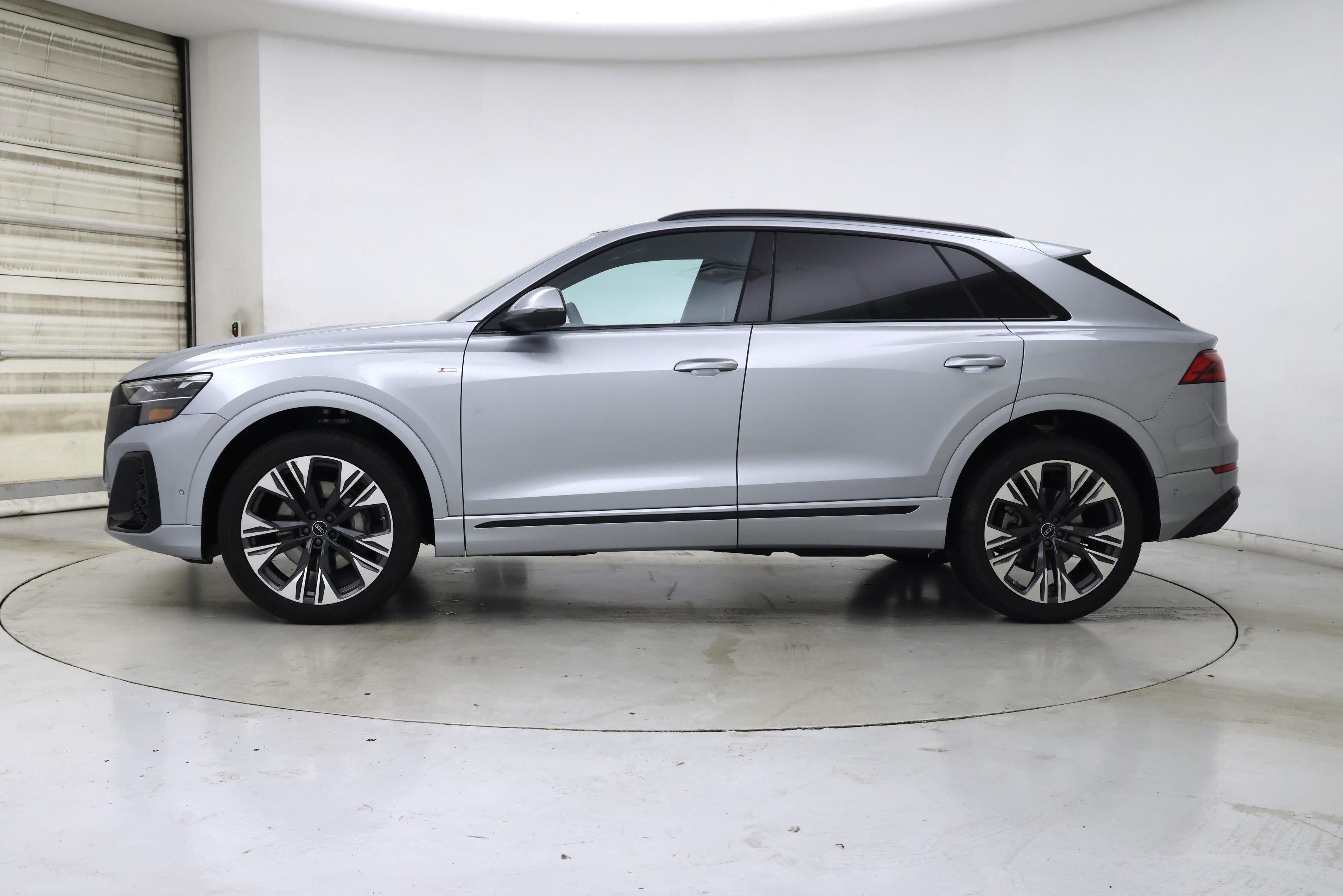 Thumbnail: 2025 Audi Q8 - 3