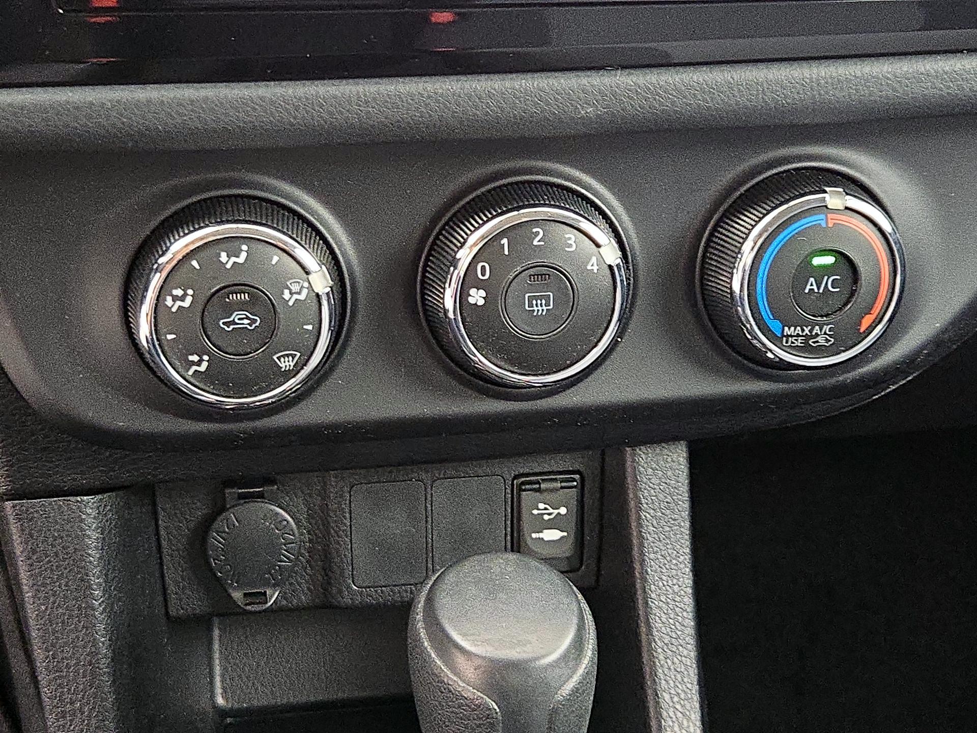 Thumbnail: 2015 Toyota Corolla - 15