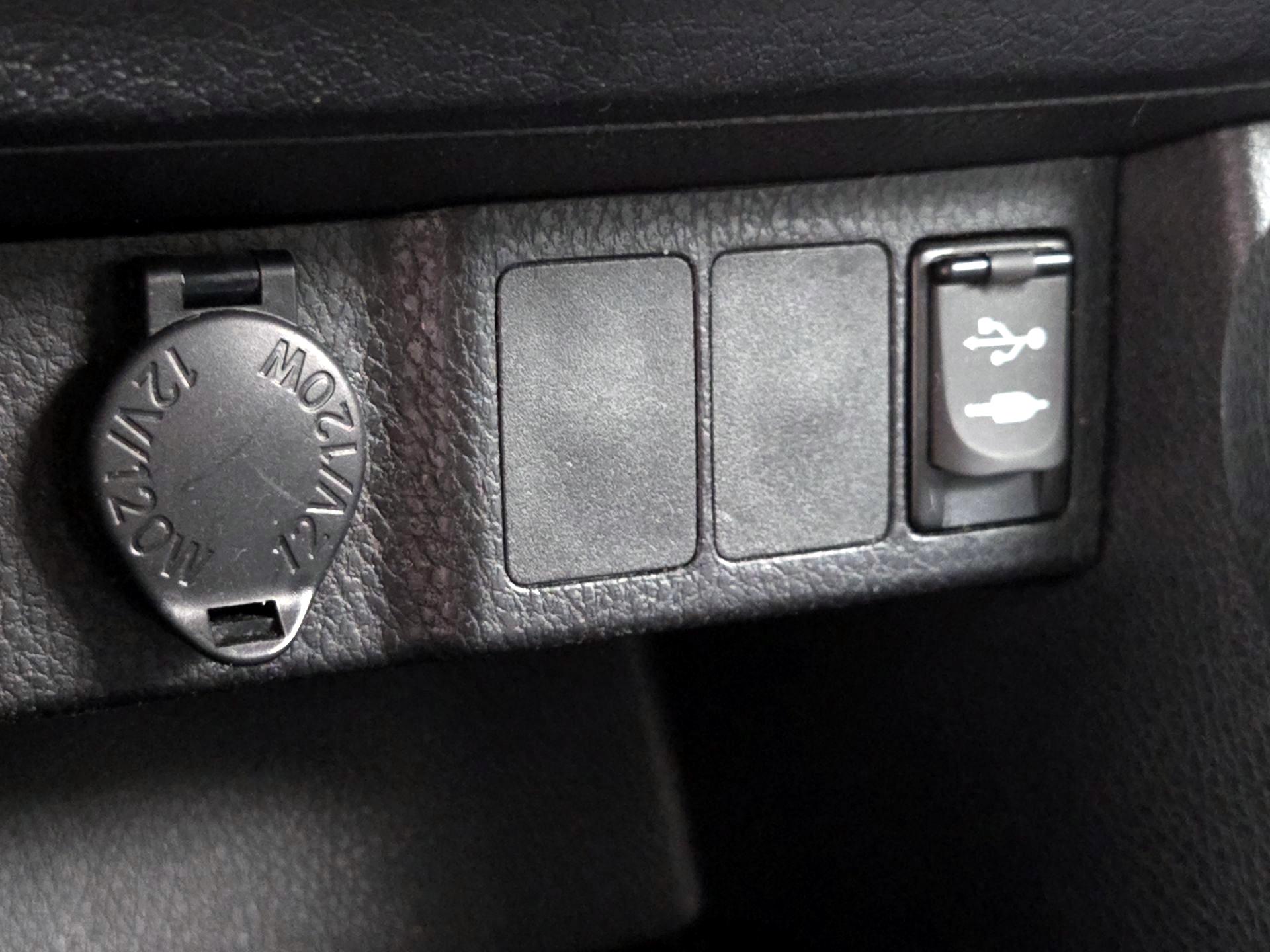 Thumbnail: 2015 Toyota Corolla - 17