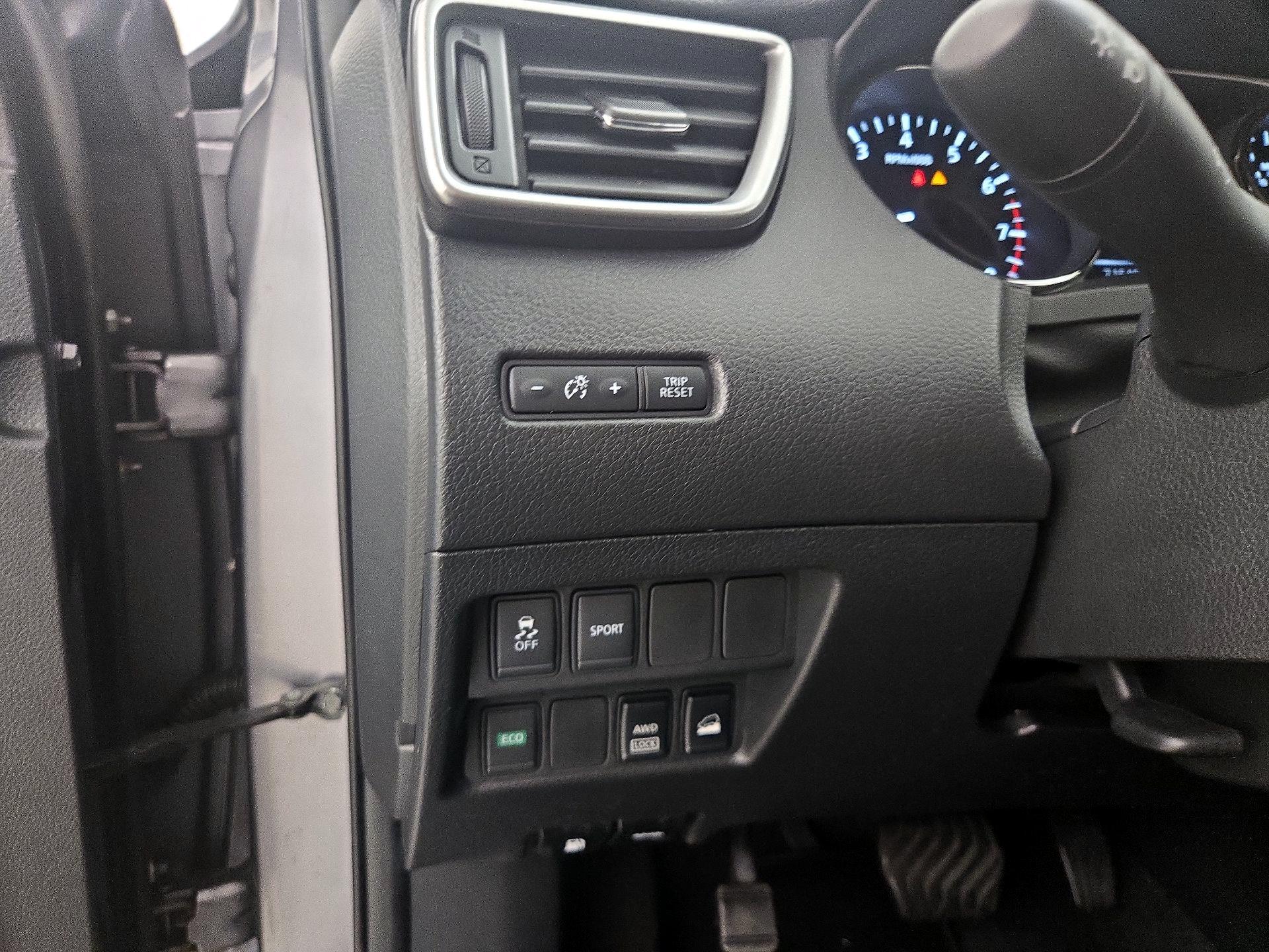 Thumbnail: 2015 Nissan Rogue - 13