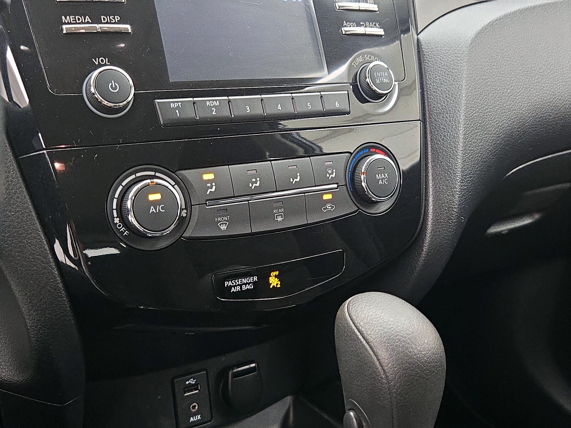 Thumbnail: 2015 Nissan Rogue - 16