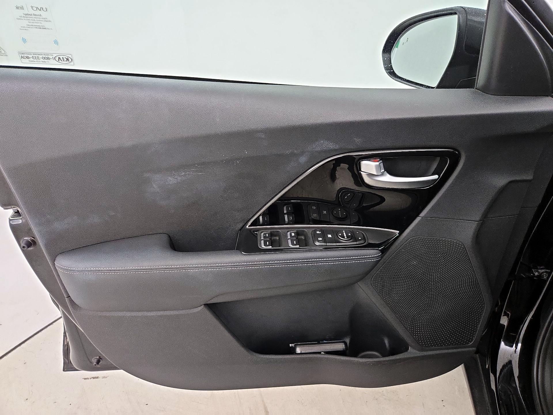 Thumbnail: 2020 Kia Niro - 12