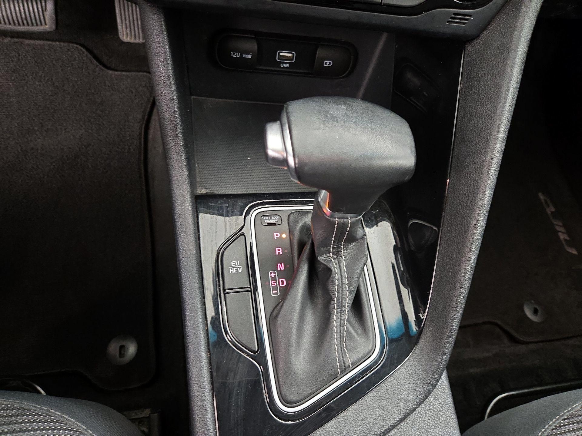 Thumbnail: 2020 Kia Niro - 17