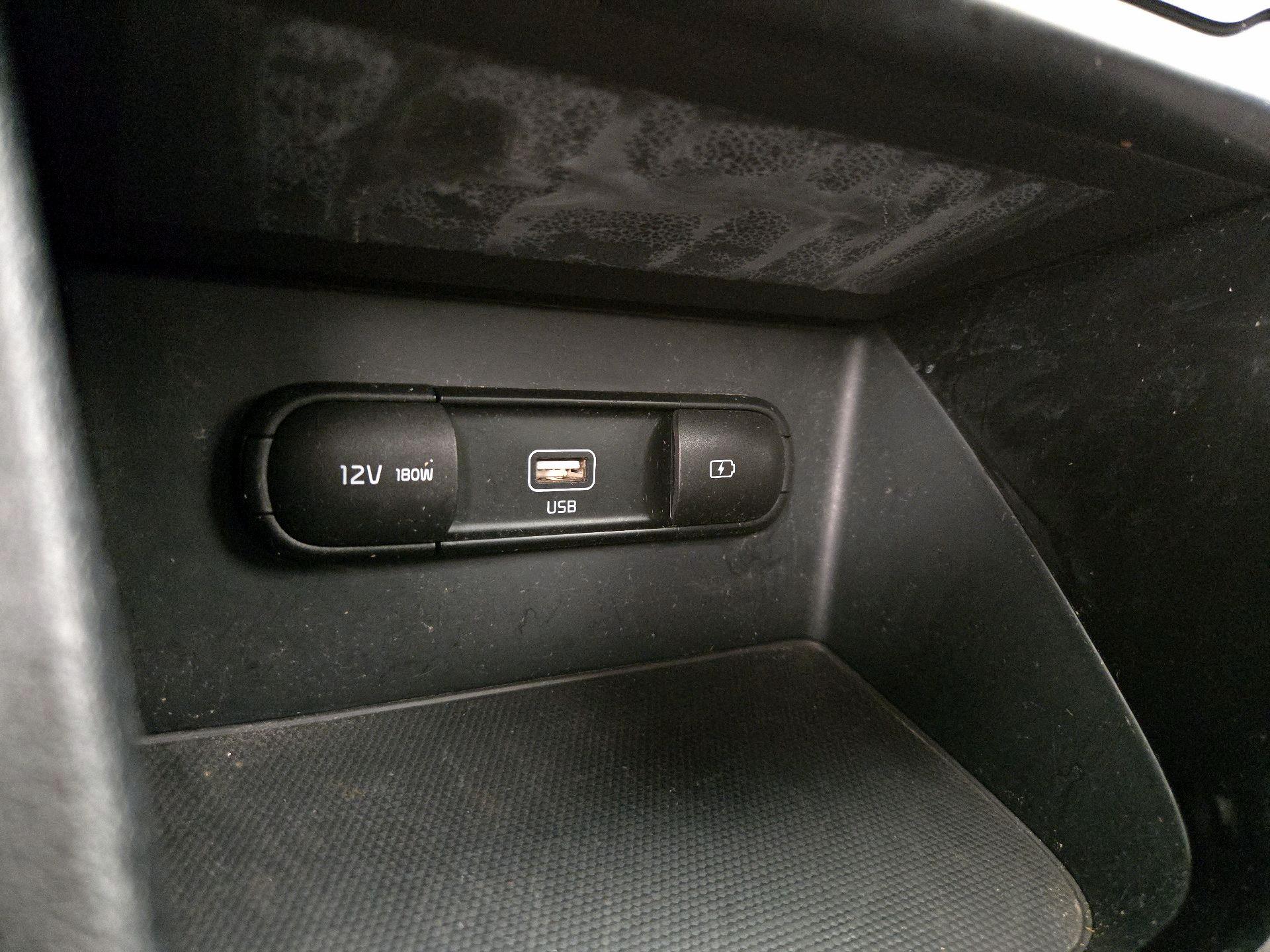 Thumbnail: 2020 Kia Niro - 18
