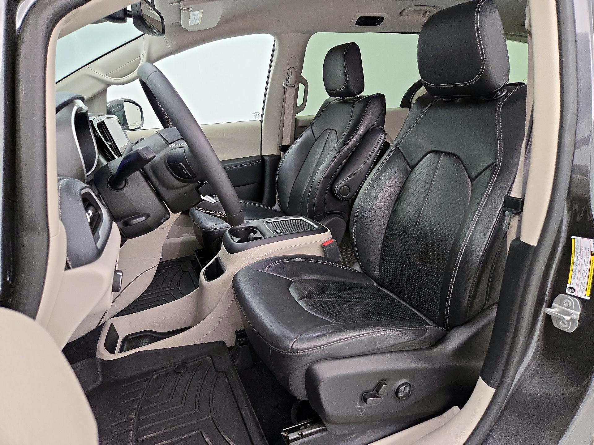 Thumbnail: 2022 Chrysler Pacifica - 11