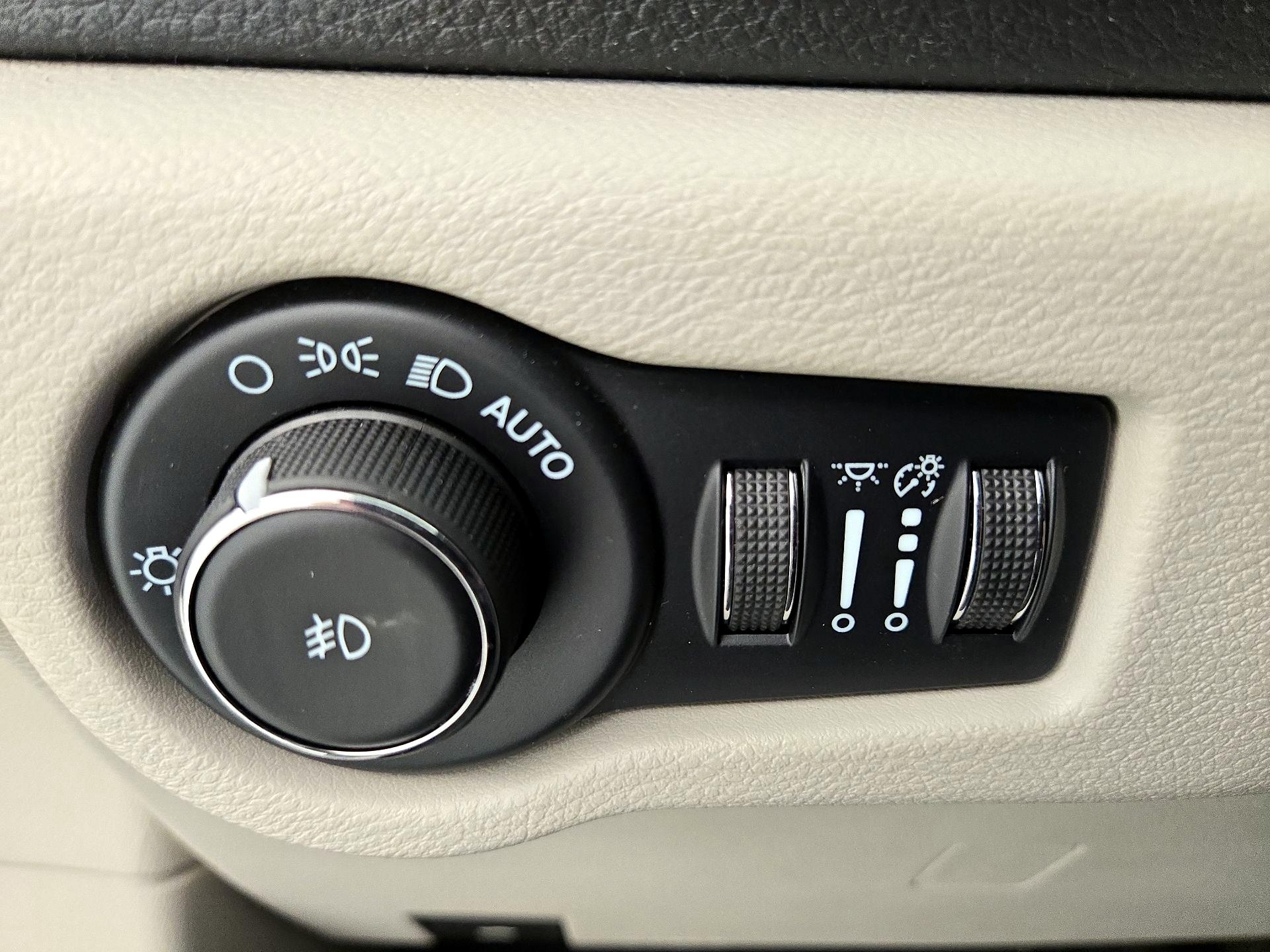 Thumbnail: 2022 Chrysler Pacifica - 13