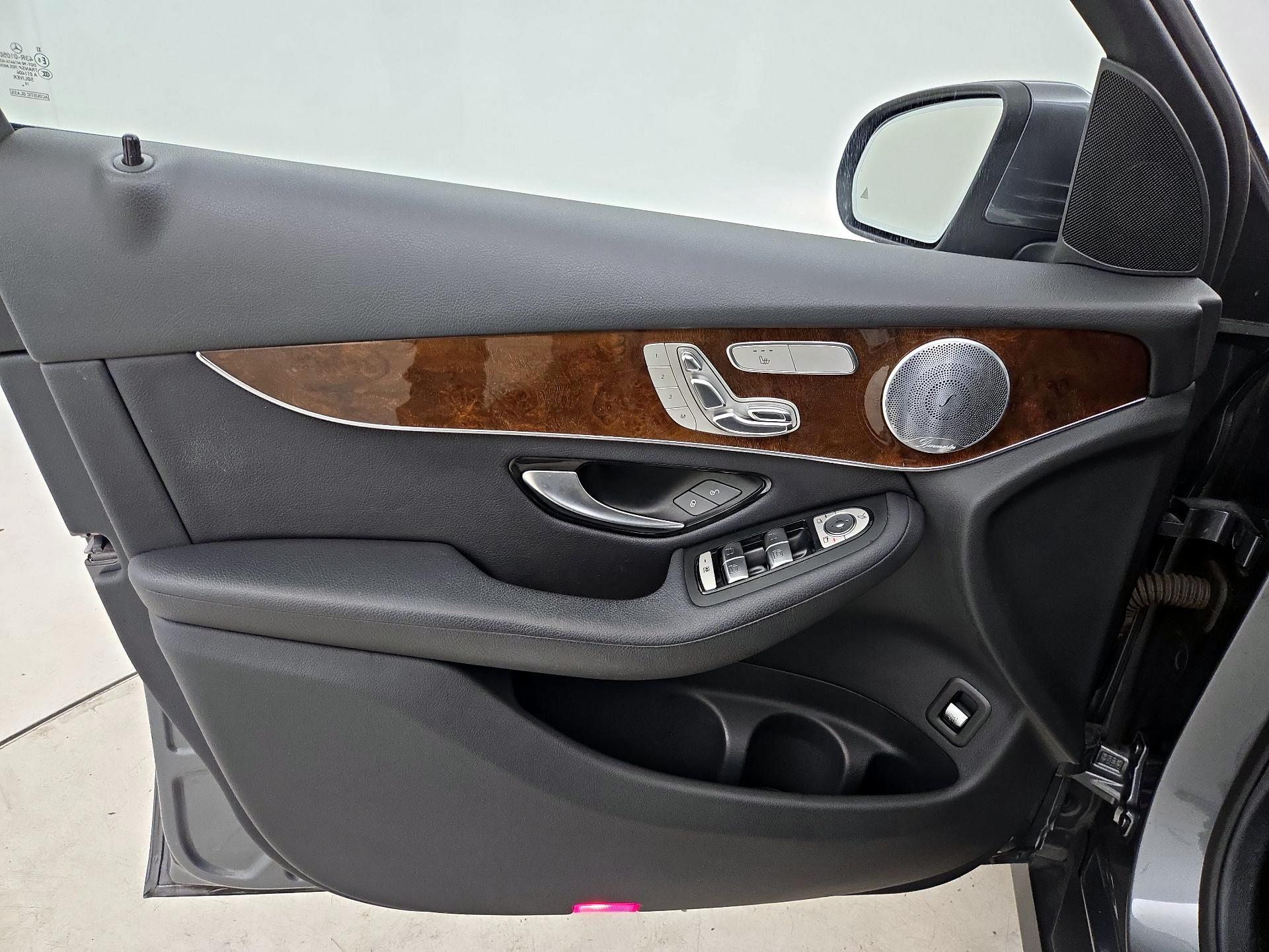 Thumbnail: 2016 Mercedes-Benz GLC - 12