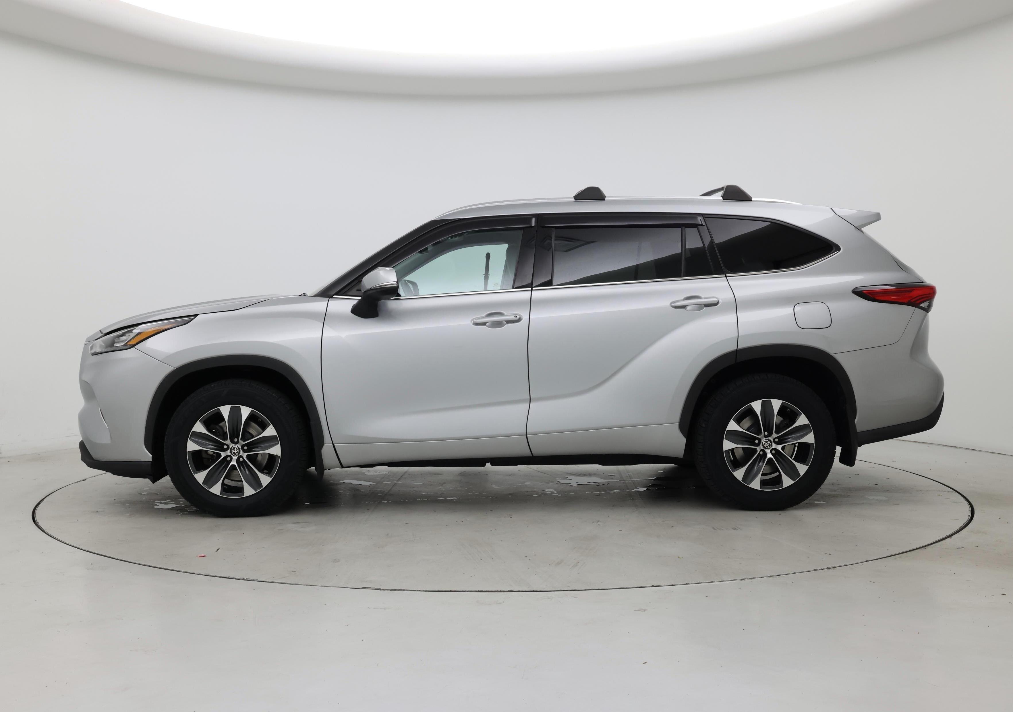 Thumbnail: 2020 Toyota Highlander - 3