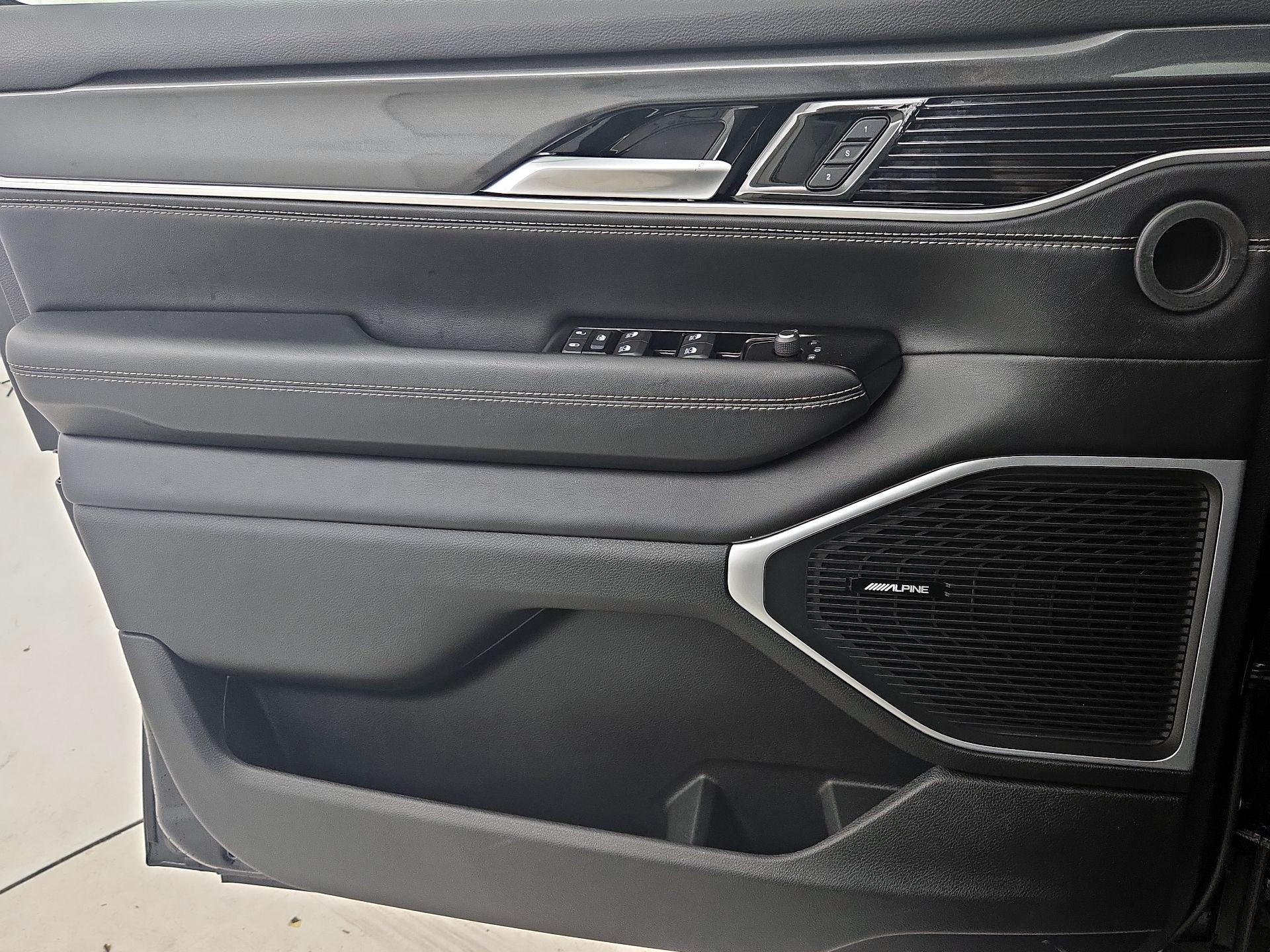 Thumbnail: 2022 Jeep Wagoneer - 12