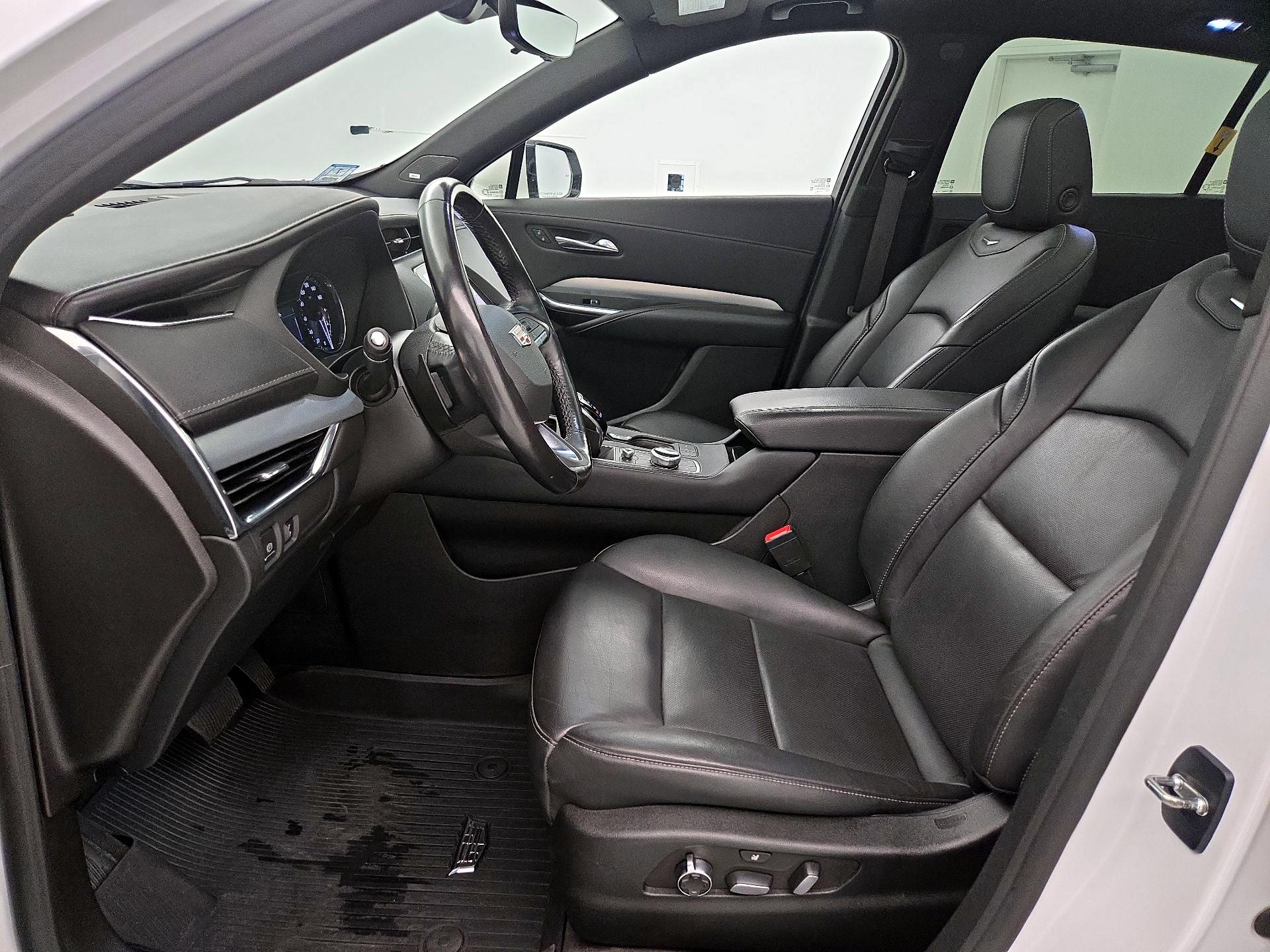 Thumbnail: 2022 Cadillac XT4 - 11