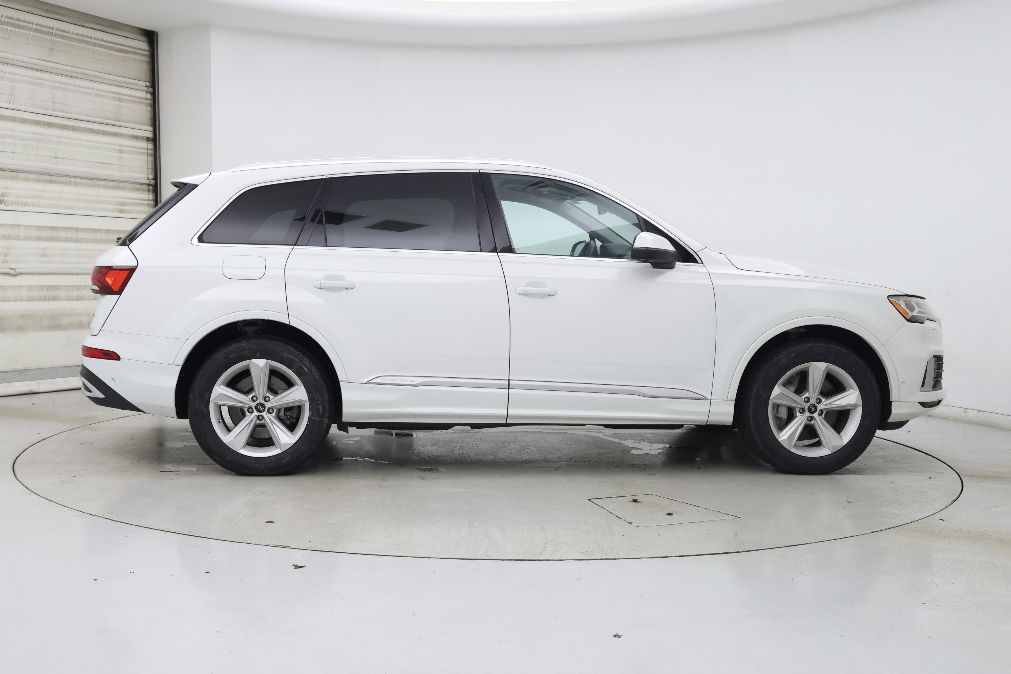 Thumbnail: 2022 Audi Q7 - 7