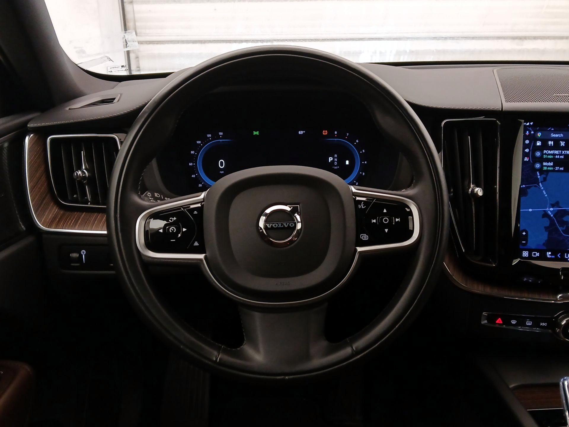 Thumbnail: 2022 Volvo XC60 - 10