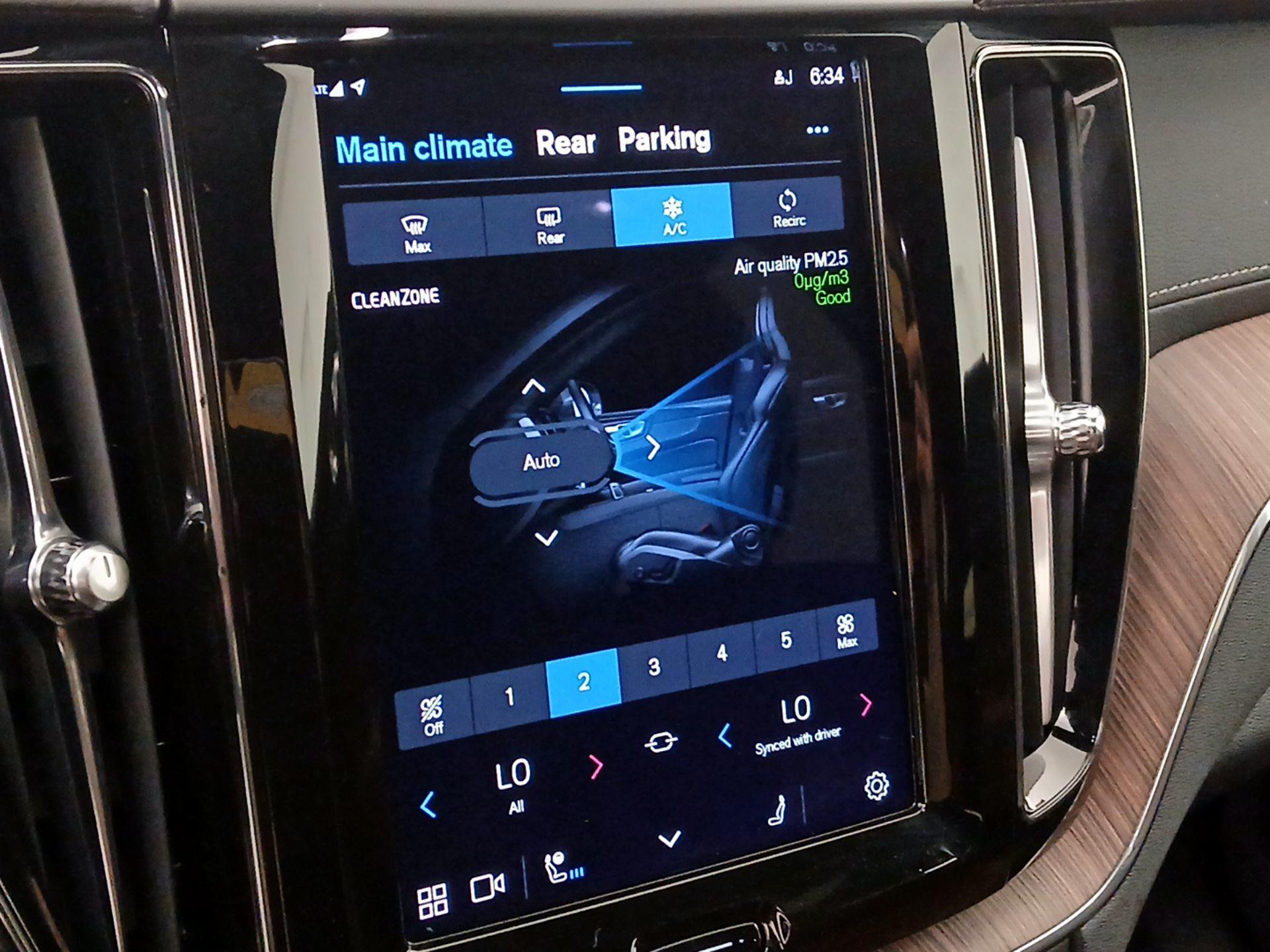 Thumbnail: 2022 Volvo XC60 - 17