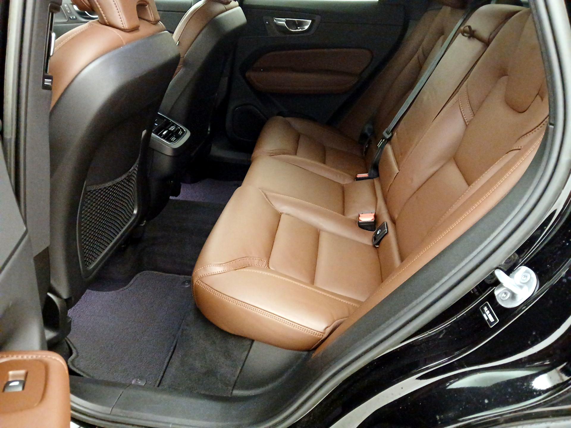 Thumbnail: 2022 Volvo XC60 - 20