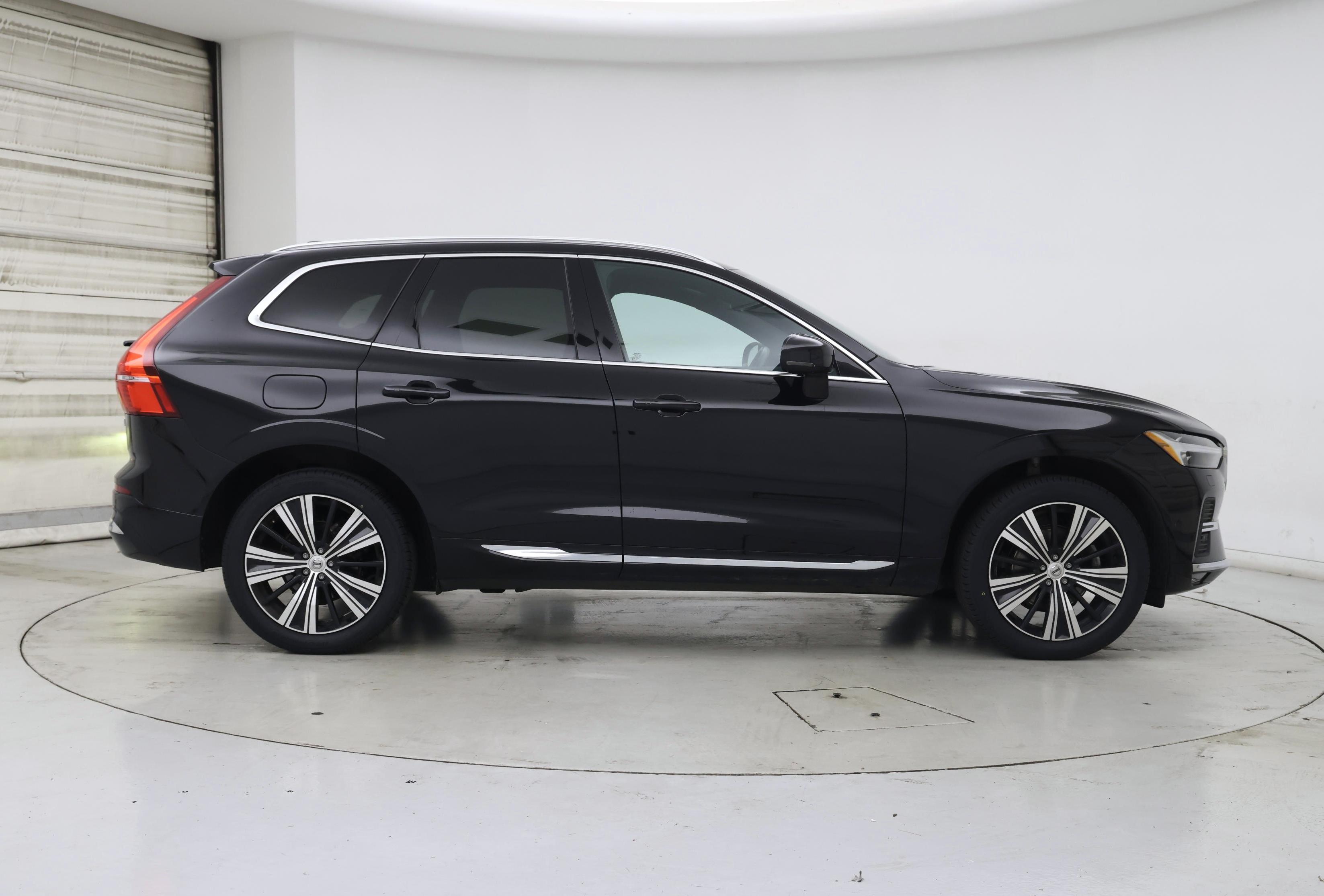Thumbnail: 2022 Volvo XC60 - 7