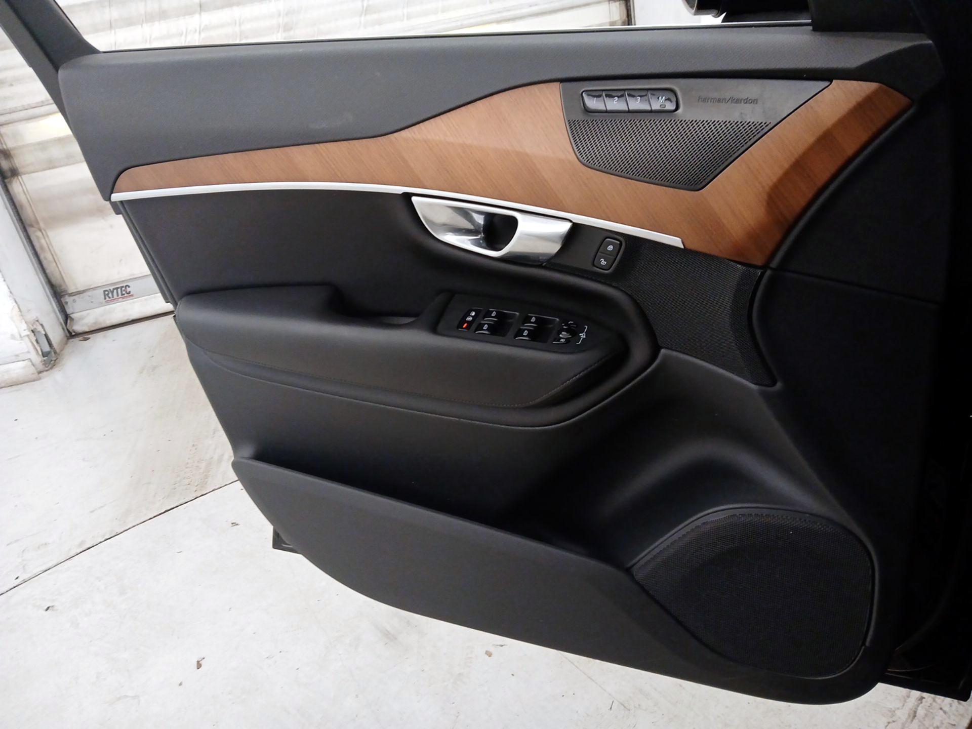 Thumbnail: 2023 Volvo XC90 - 12