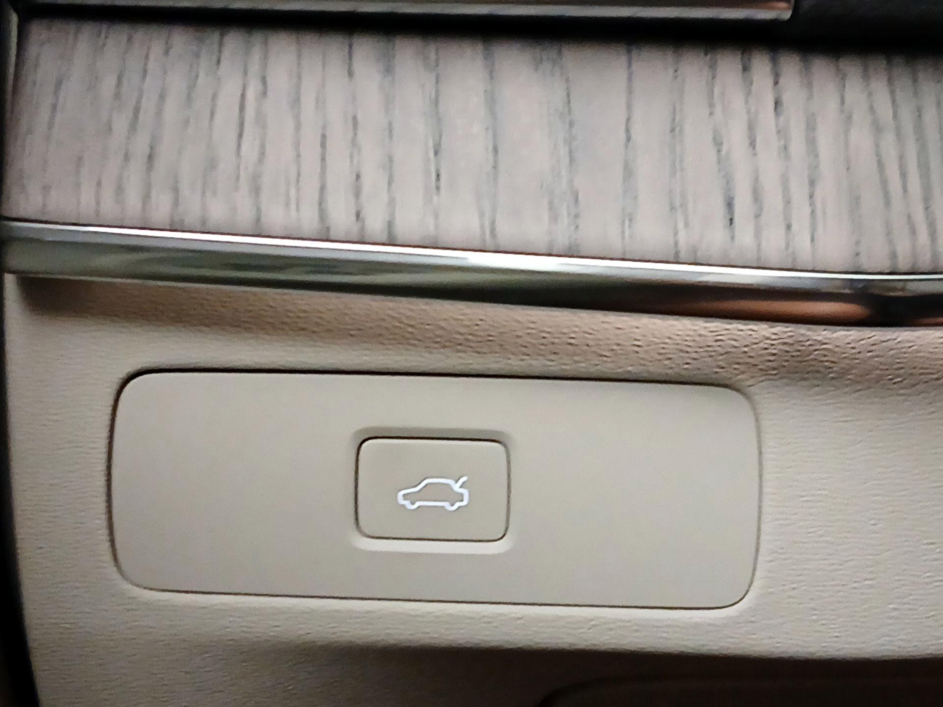 Thumbnail: 2023 Volvo XC90 - 13