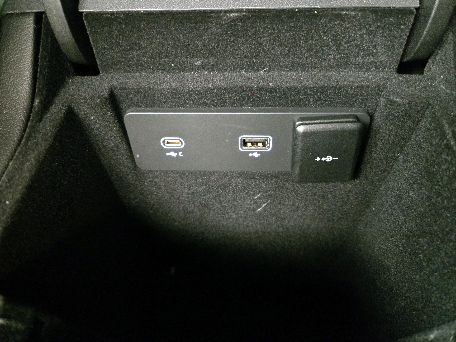 Thumbnail: 2021 Jaguar F-Pace - 19