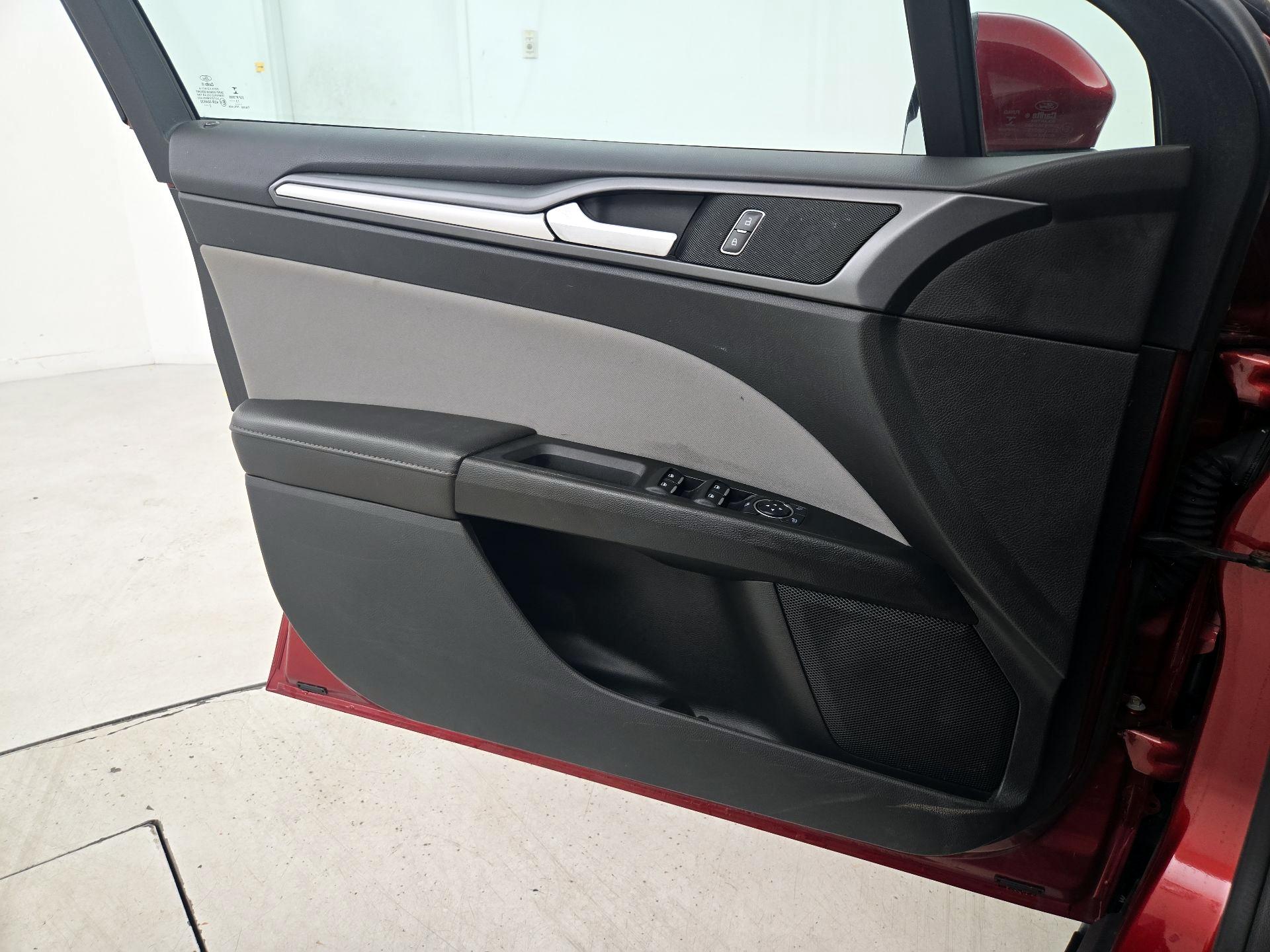 Thumbnail: 2014 Ford Fusion - 12