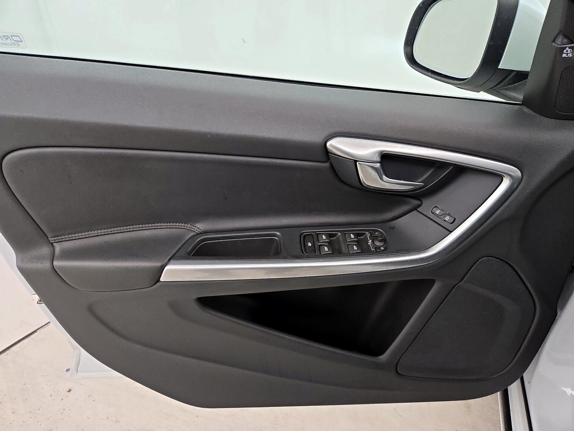 Thumbnail: 2015 Volvo S60 - 12