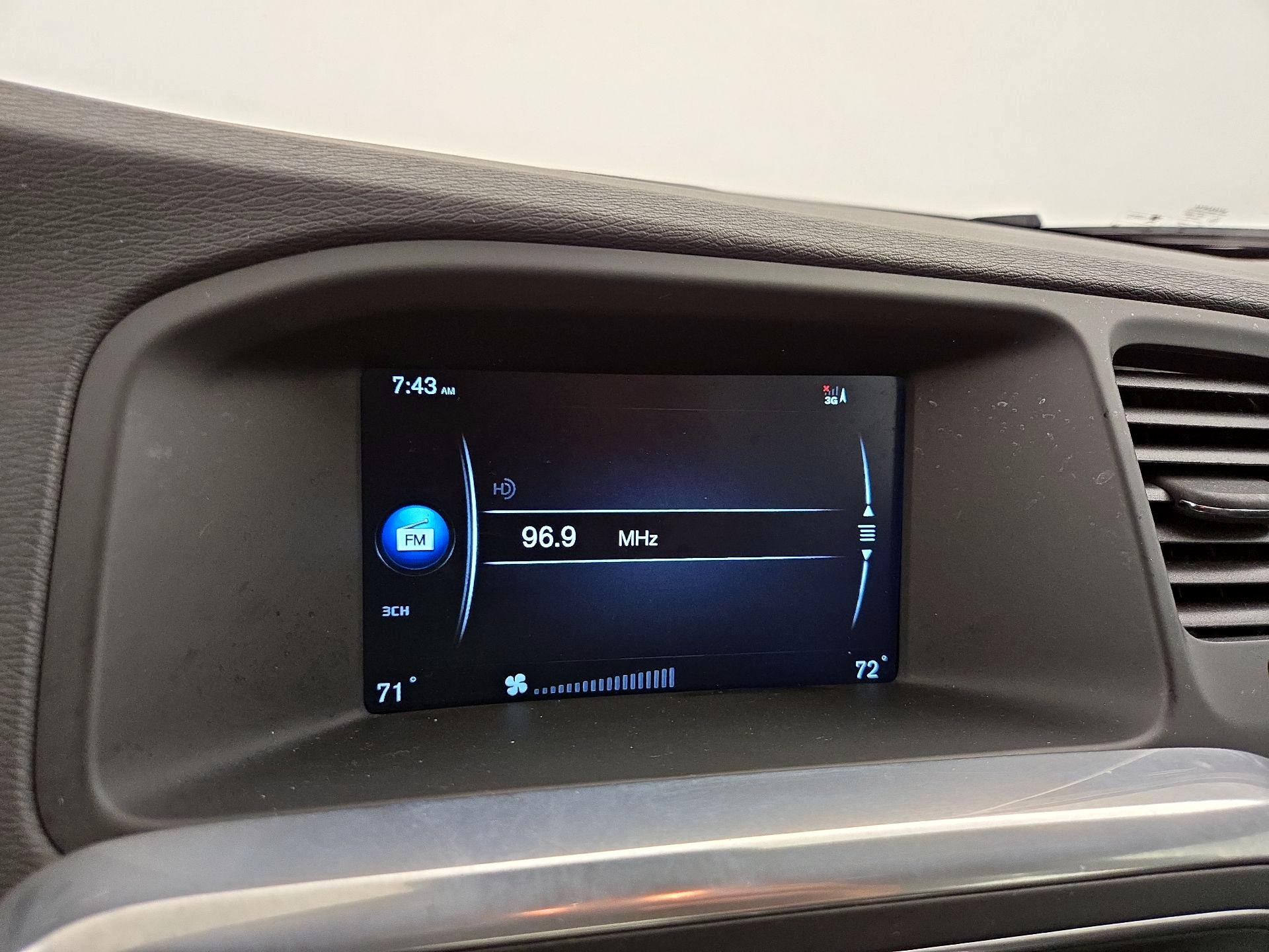 Thumbnail: 2015 Volvo S60 - 16