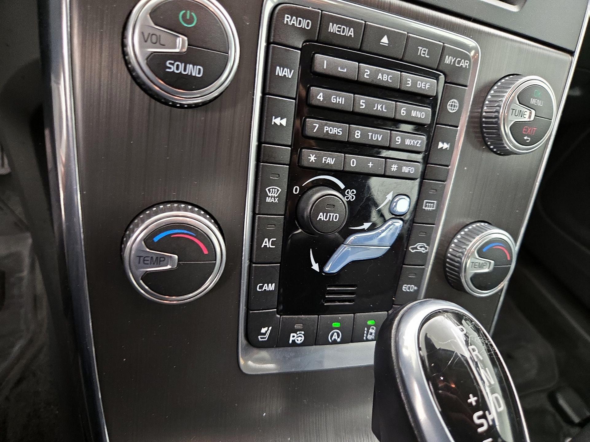 Thumbnail: 2015 Volvo S60 - 17